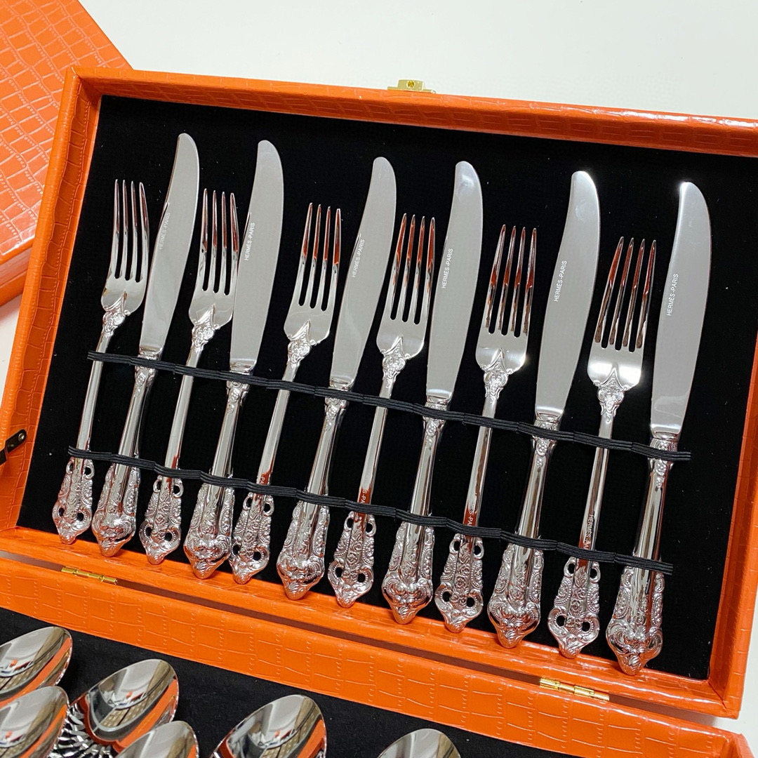 Набор столовых приборов в стиле Hermès  с декоративными ручками в подарочном кейсе (24 предмета) серебристого цвета