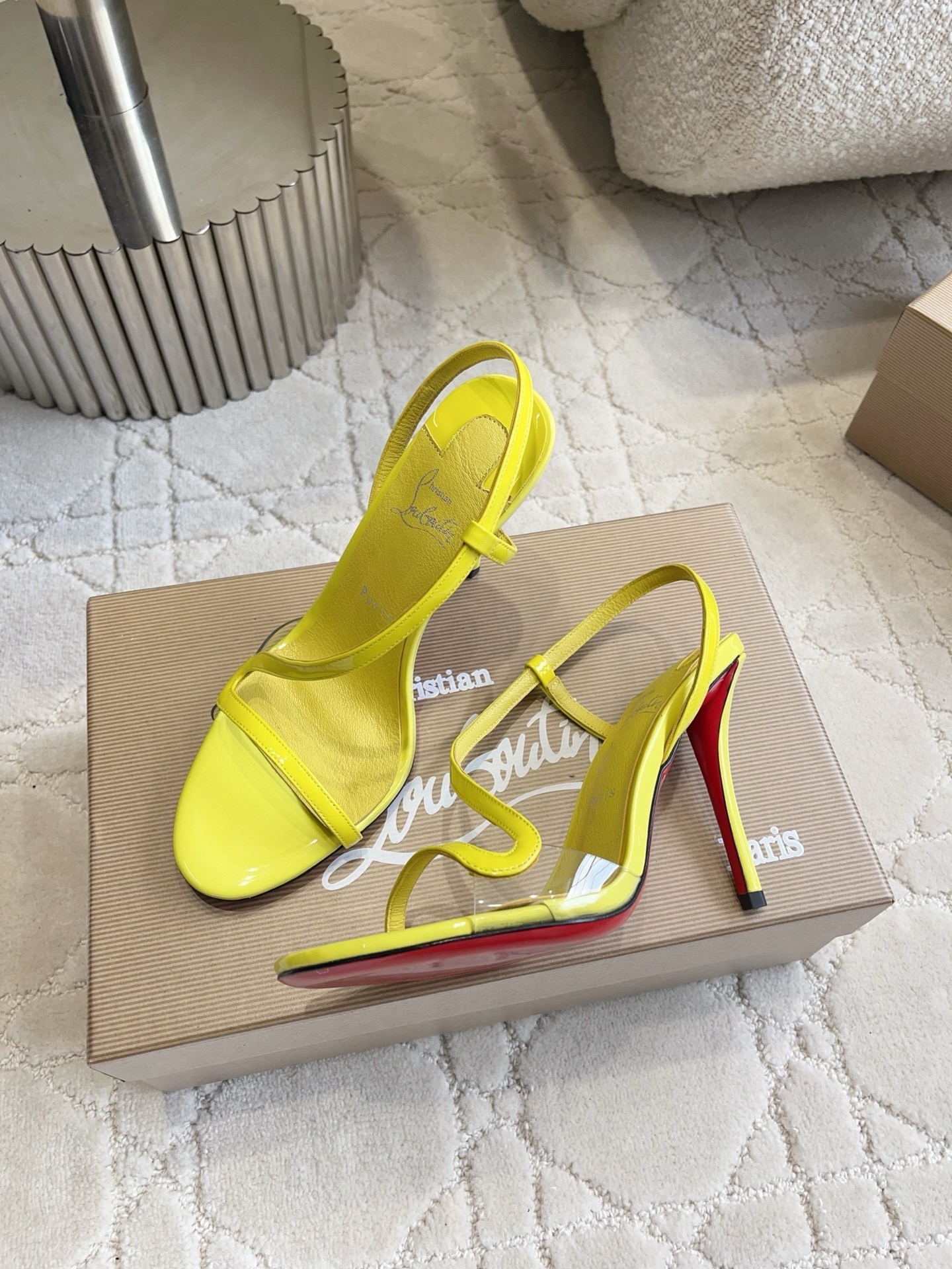 Босоножки женские в стиле Christian Louboutin So Kate желтого цвета