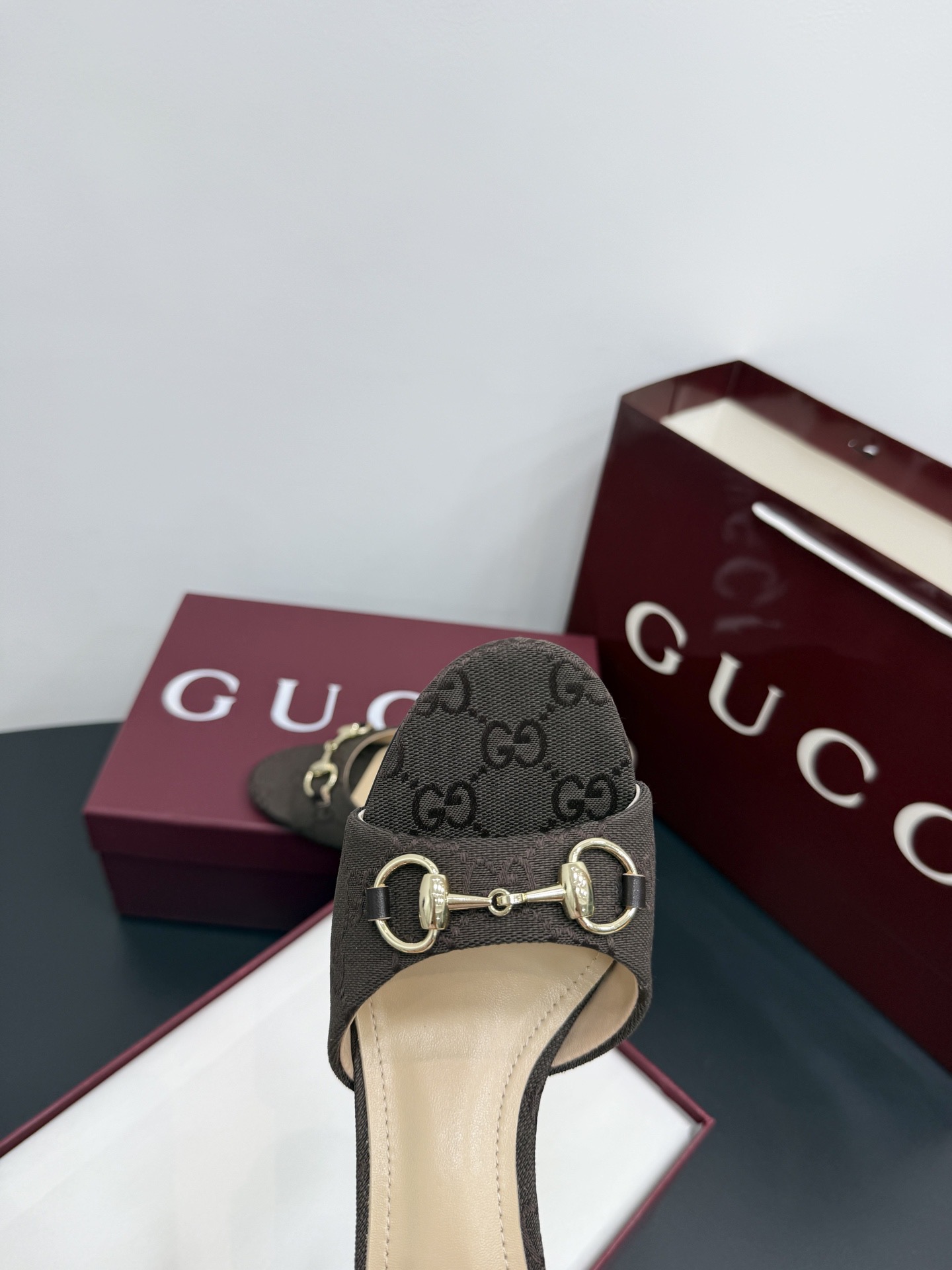 Мюли женские в стиле Gucci Horsebit коричневого цвета