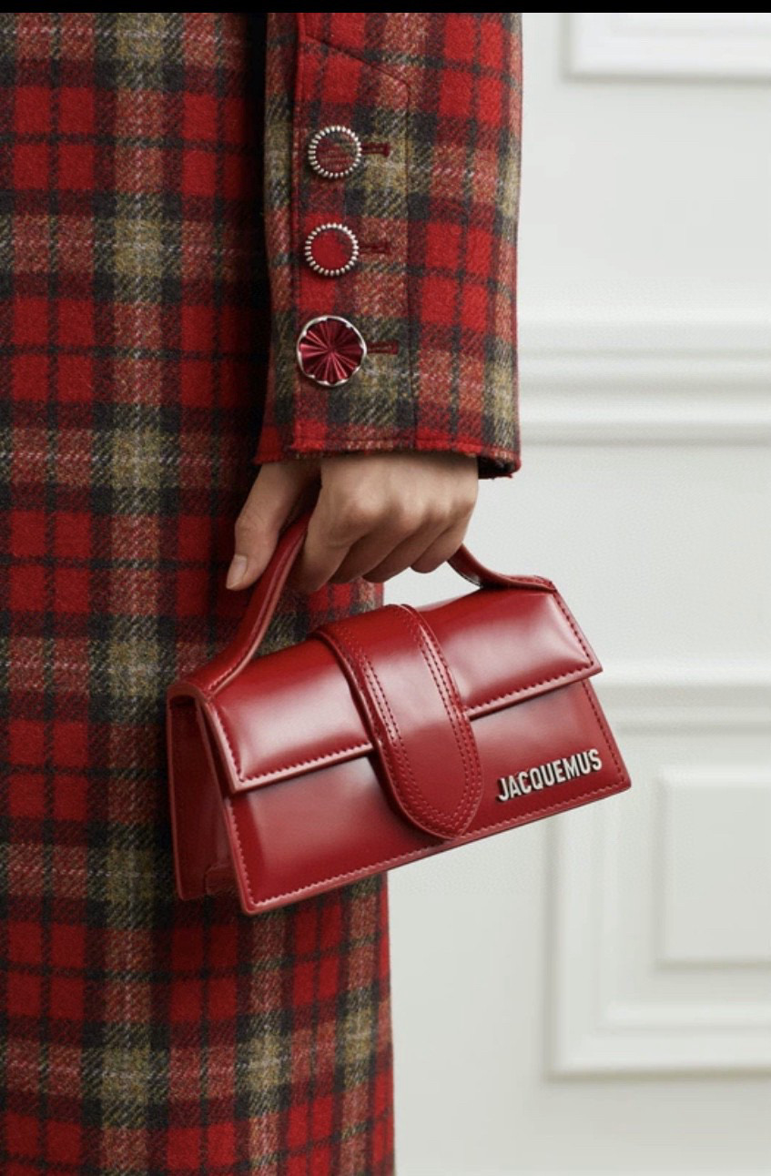 Сумка женская в стиле Jacquemus Bambino из лакированной кожи красного цвета