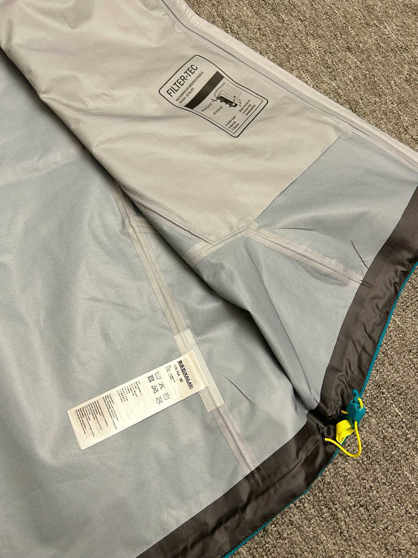 Куртка мужская Kailas Bogda LT из мембранной ткани GORE-TEX с капюшоном зелёного цвета