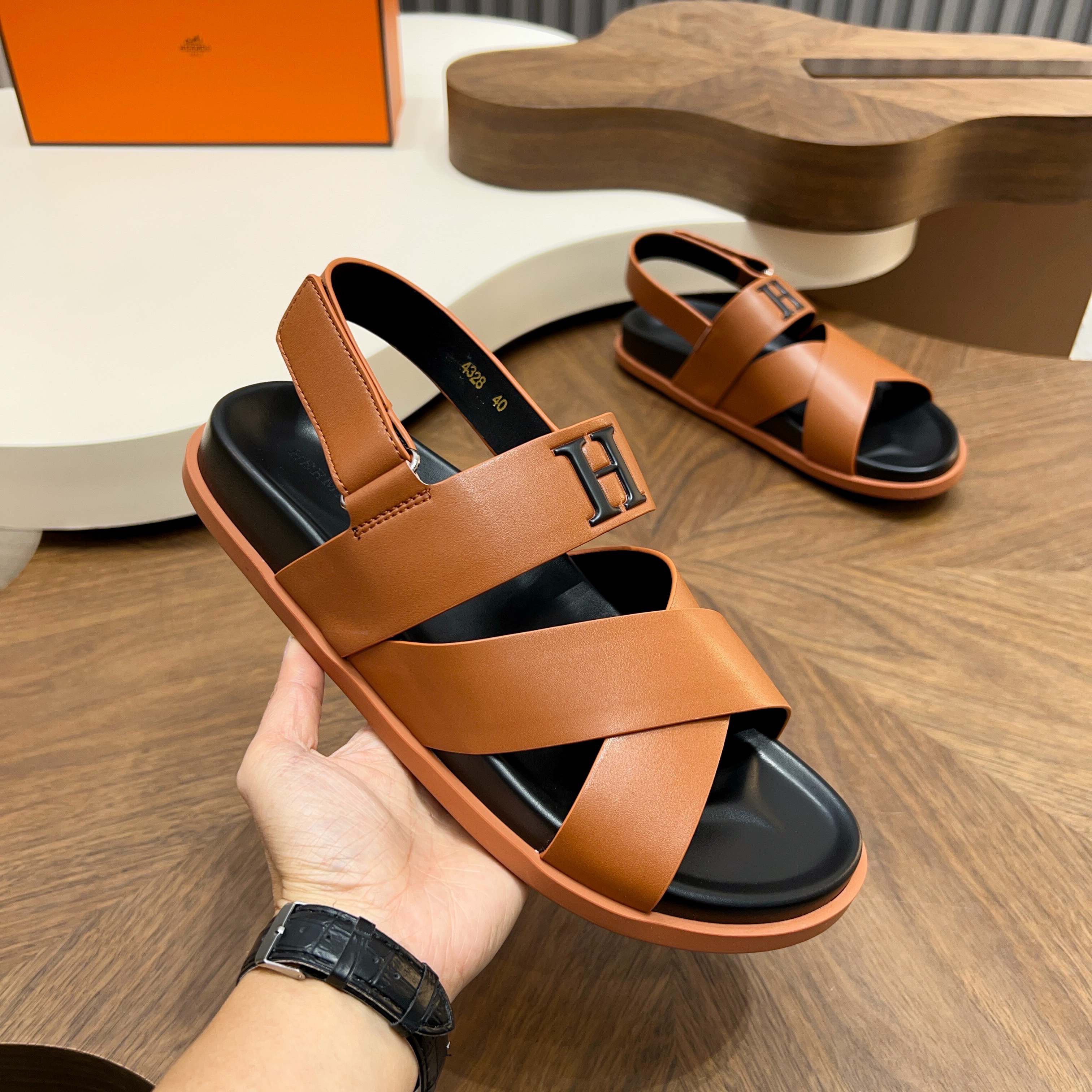 Сандалии мужские в стиле Hermès коричневого цвета