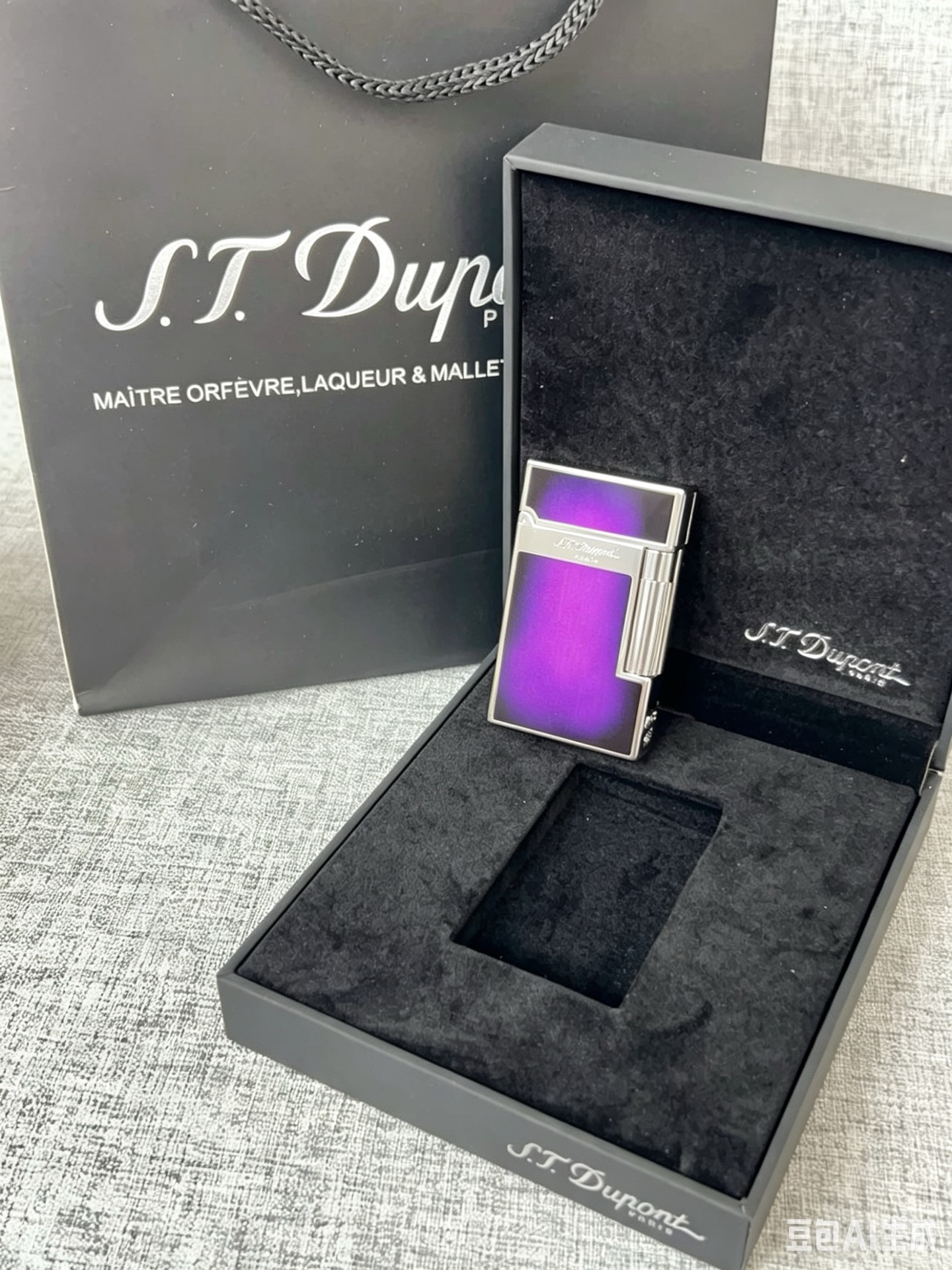 Зажигалка S.T. Dupont (фиолетового цвета)