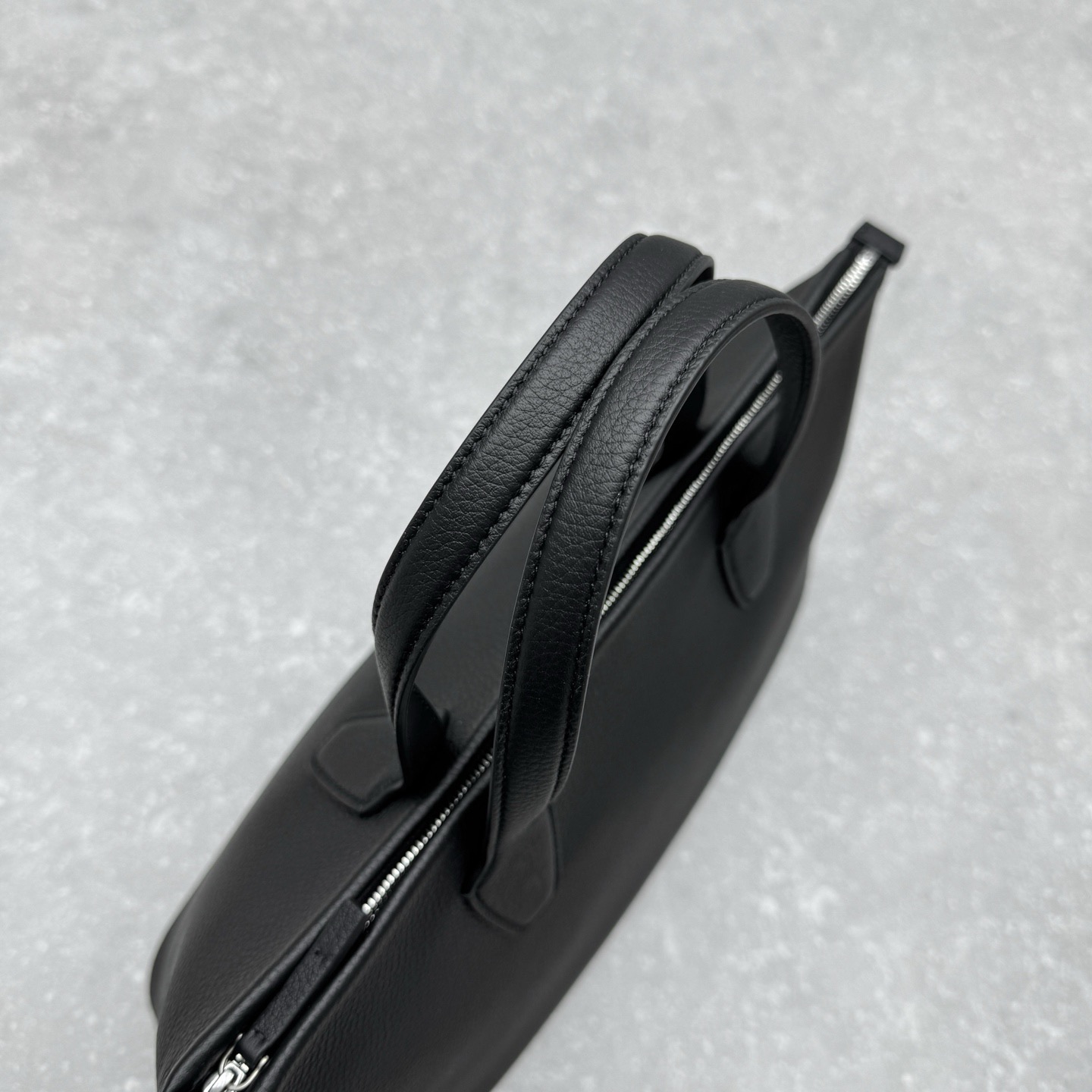 Сумка женская в стиле The Row Marcel чёрного  цвета