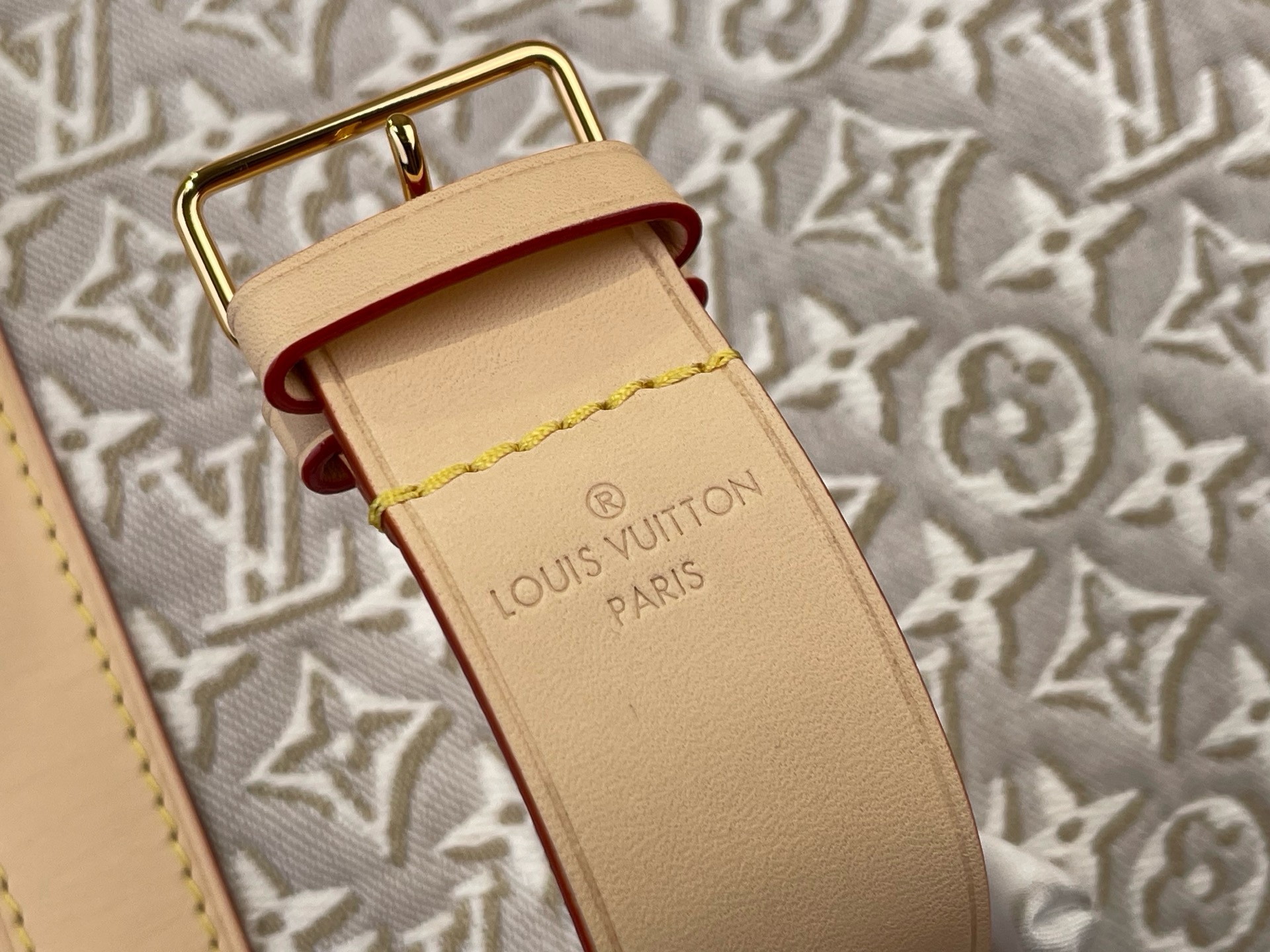 Сумка дорожная Louis Vuitton Keepall Bandoulière 45 бежевого цвета