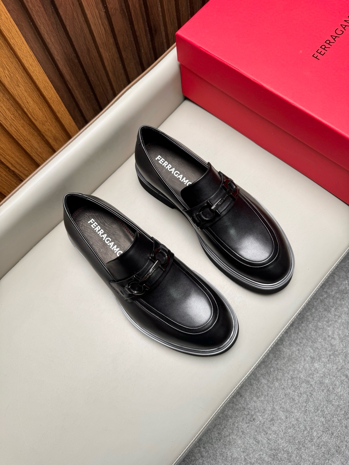 Лоферы мужские в стиле Salvatore Ferragamo чёрного цвета