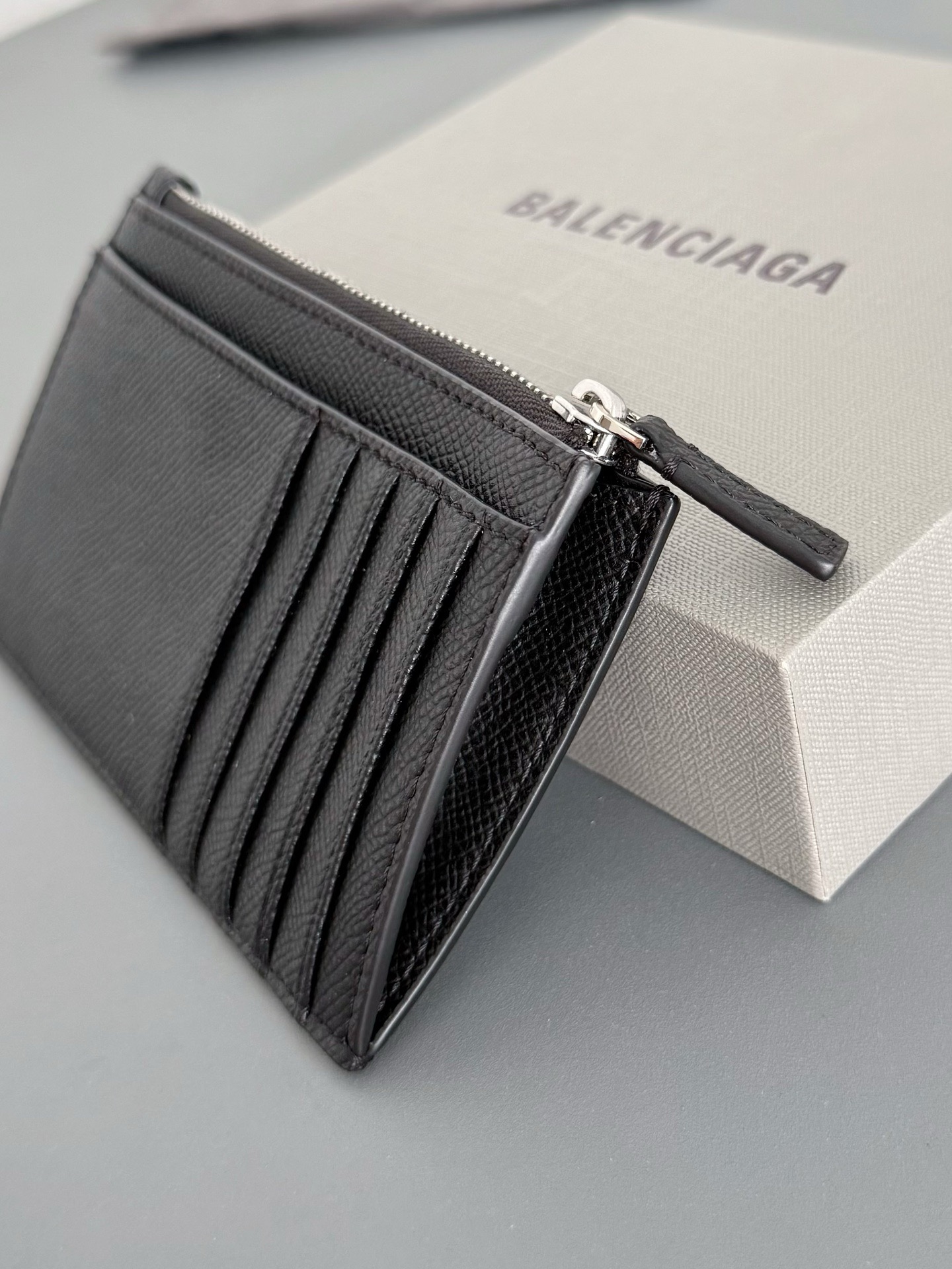 Кошелёк Balenciaga Winter Passport чёрного цвета