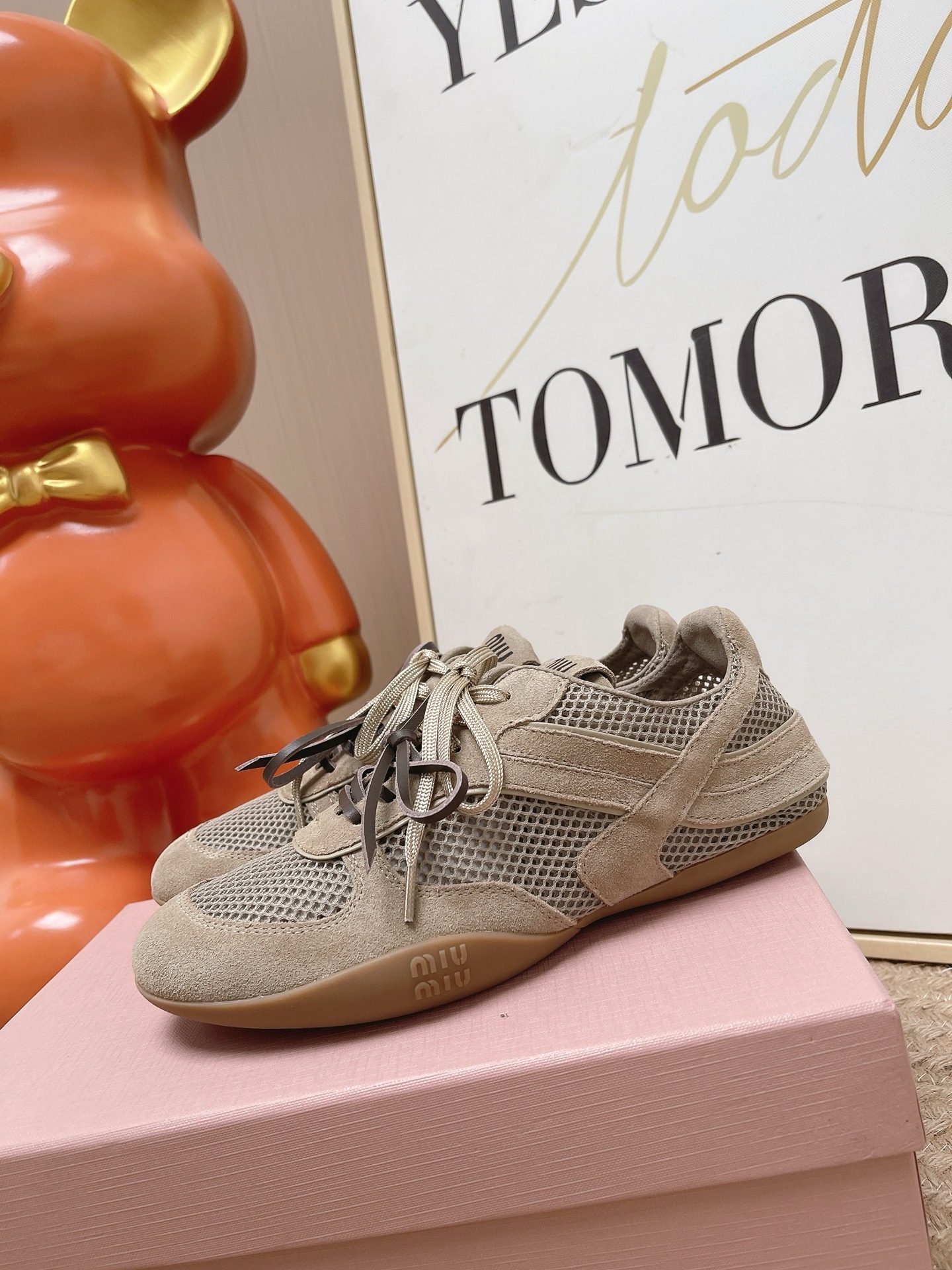 Кроссовки женские Miu Miu Plume бежевого цвета