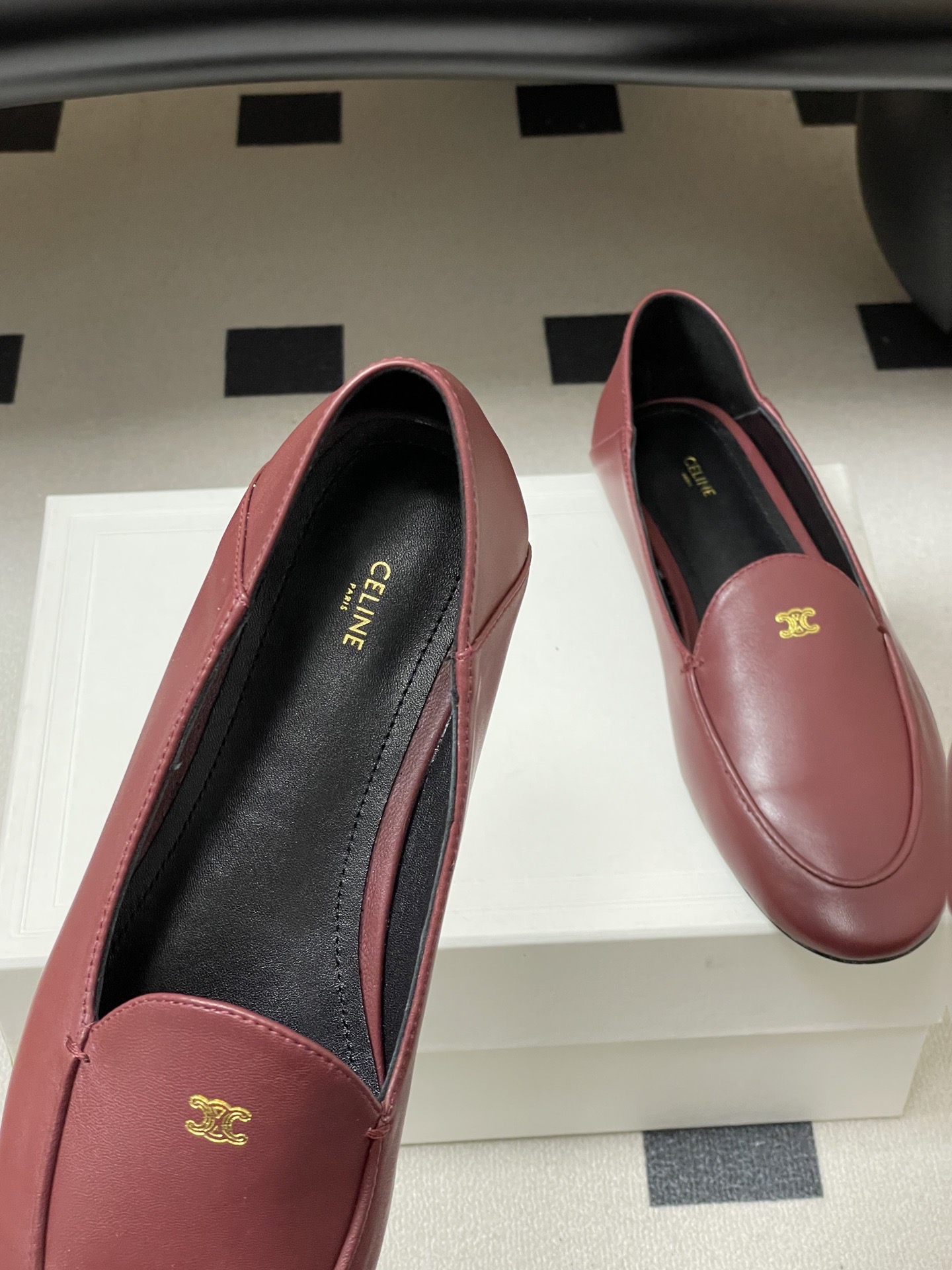 Лоферы женские в стиле Celine бордового цвета
