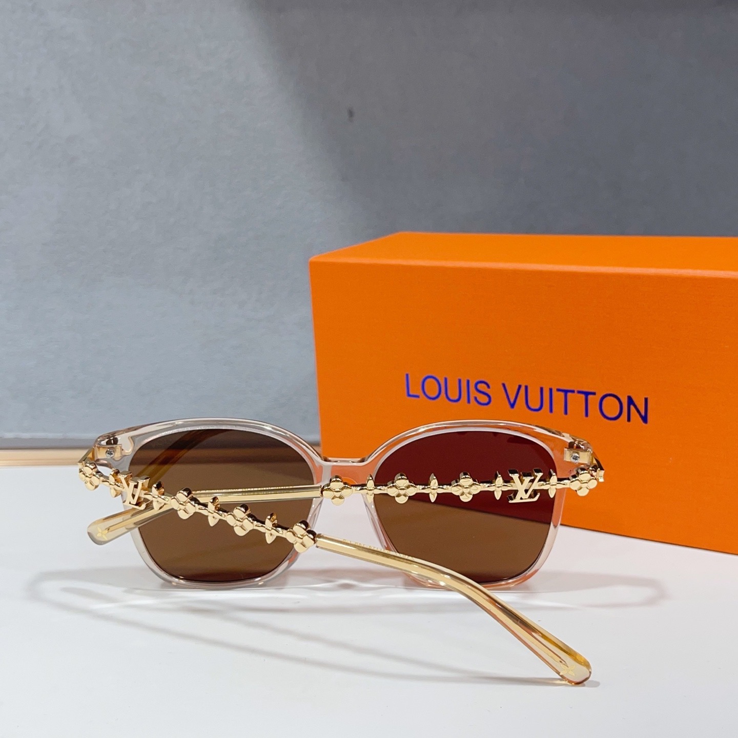 Очки солнцезащитные женские Louis Vuitton