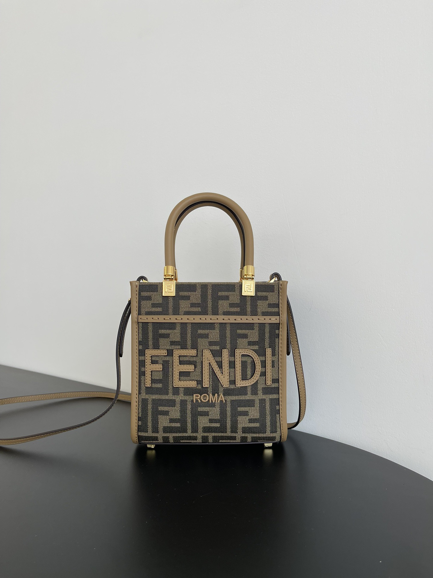 Сумка-тоут женская в стиле Fendi Sunshine коричневого цвета