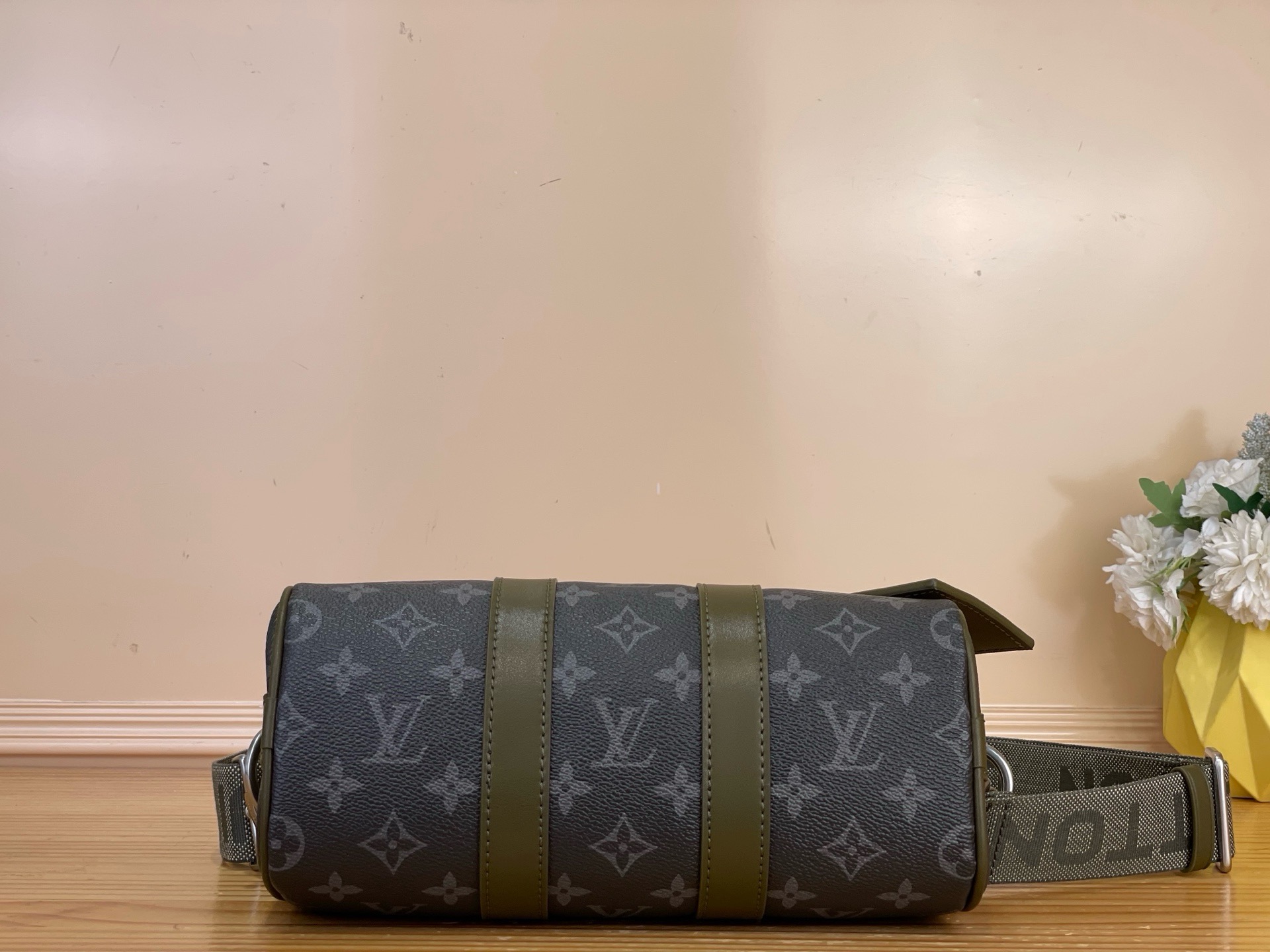 Сумка мужская Louis Vuitton Keepall Bandoulière 25 чёрно-зелёного цвета