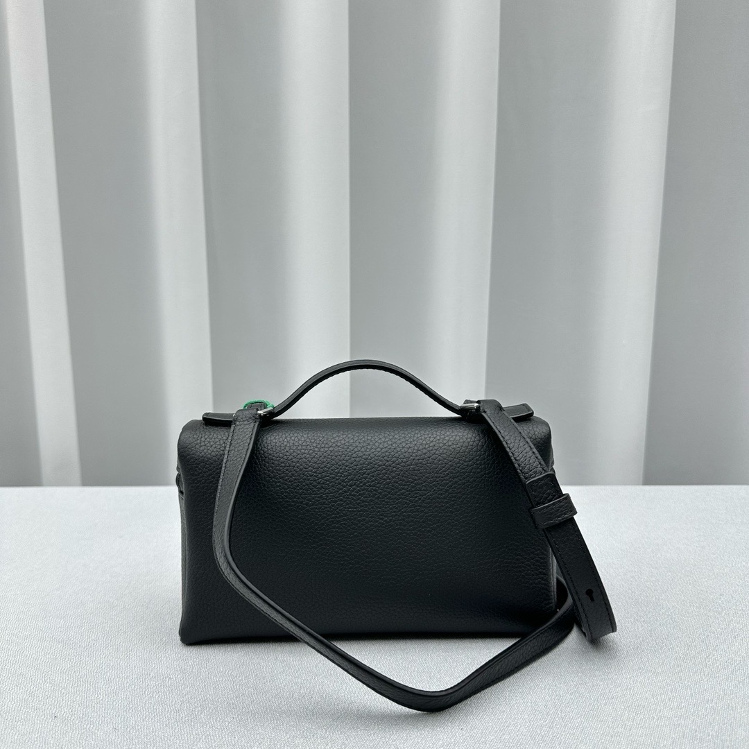 Сумка женская Loro Piana Extra Pocket L19 чёрного цвета
