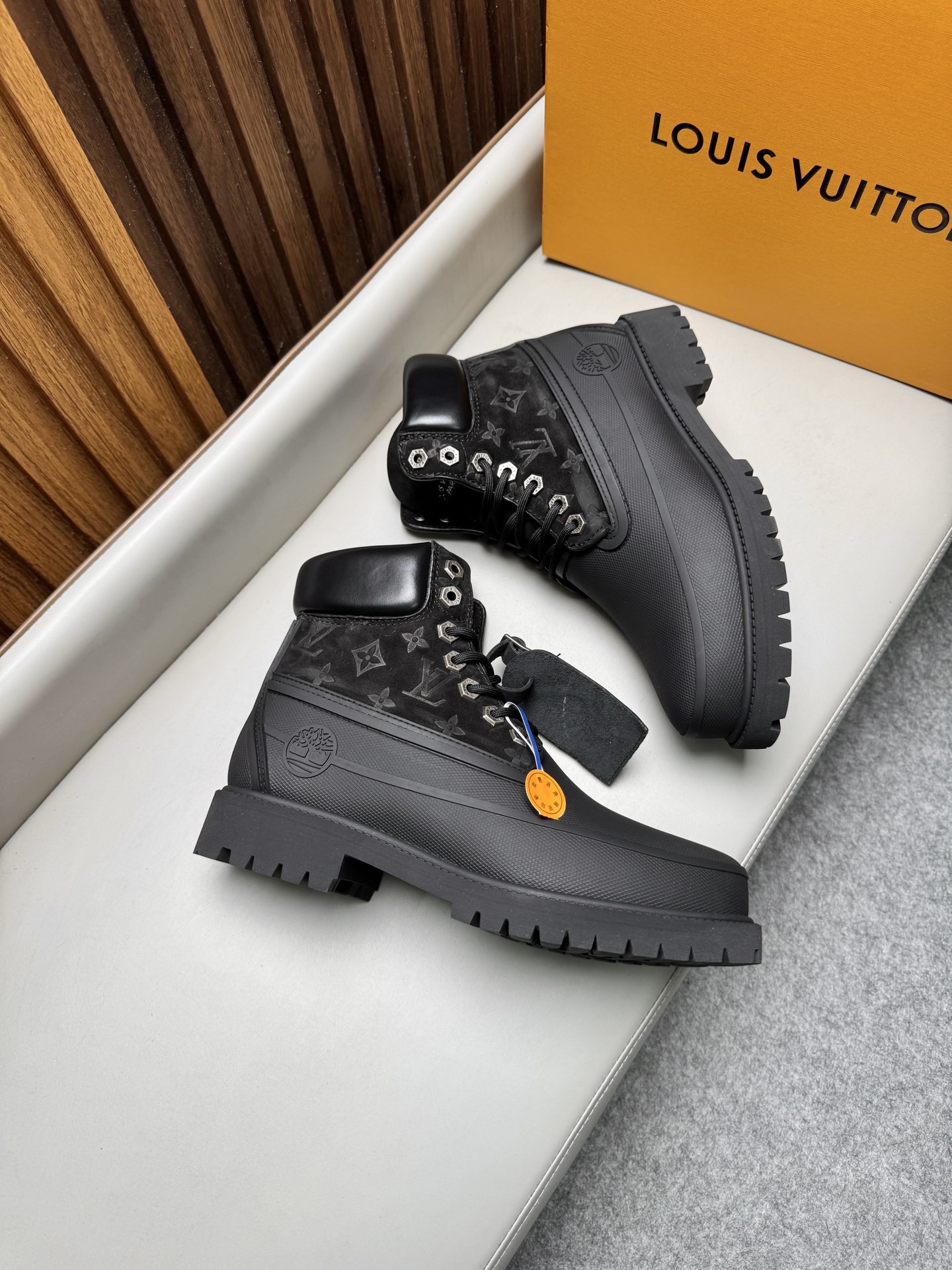 Ботинки мужские Louis Vuitton LV Remix Combat Boot чёрного цвета