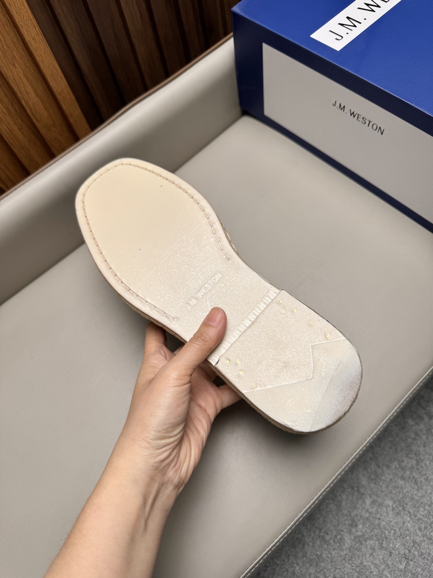 Лоферы мужские в стиле J.M. Weston бежевого цвета