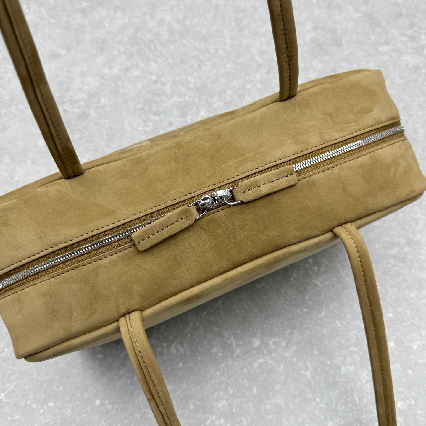 Сумка женская в стиле The Row Astra песочного цвета