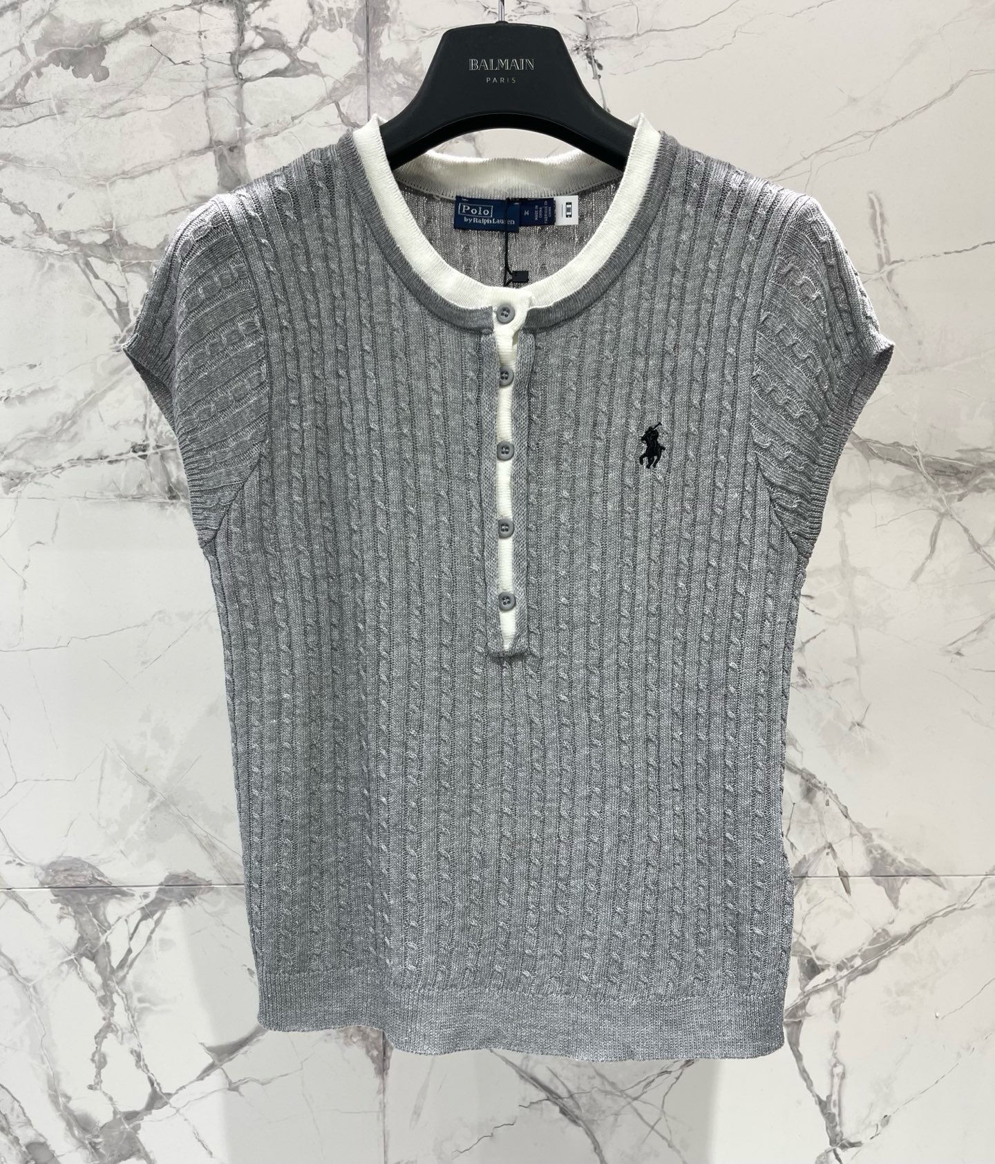 Джемпер женский Polo Ralph Lauren Mini-Cable Short-Sleeve Henley  серого цвета с вышитой эмблемой