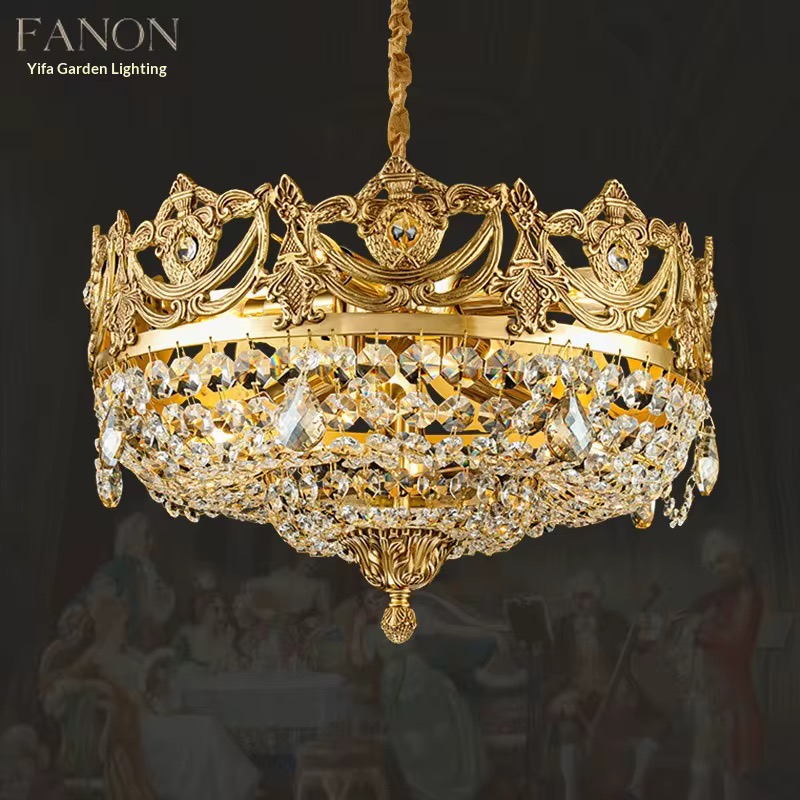 Люстра потолочная в форме короны из меди с кристаллами