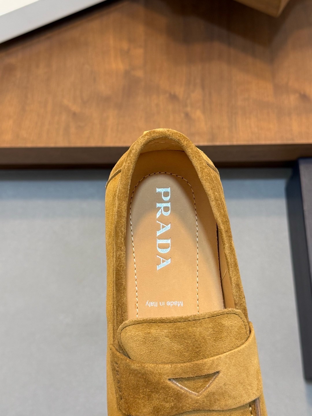 Мокасины мужские Prada горчичного цвета