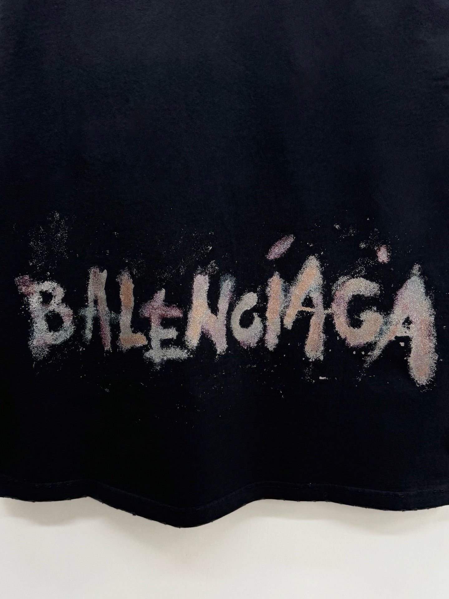 Футболка мужская Balenciaga Laurel Classic BB  чёрного цвета с вышивкой и отделкой пайетками