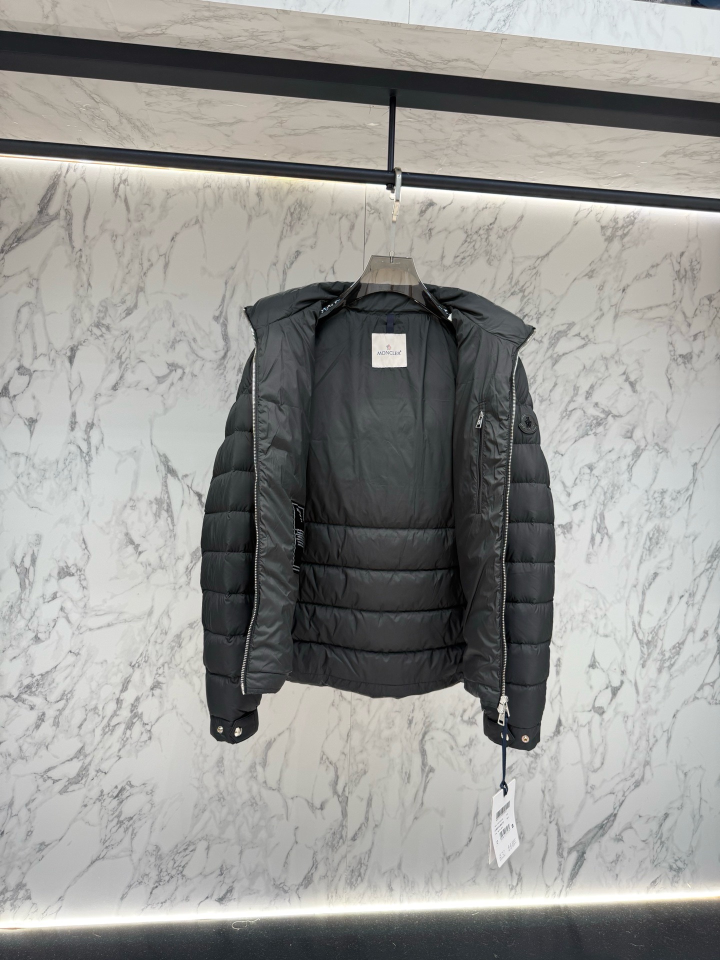 Пуховик мужской Moncler Alrai тёмно-серого цвета с капюшоном и натуральным пухом