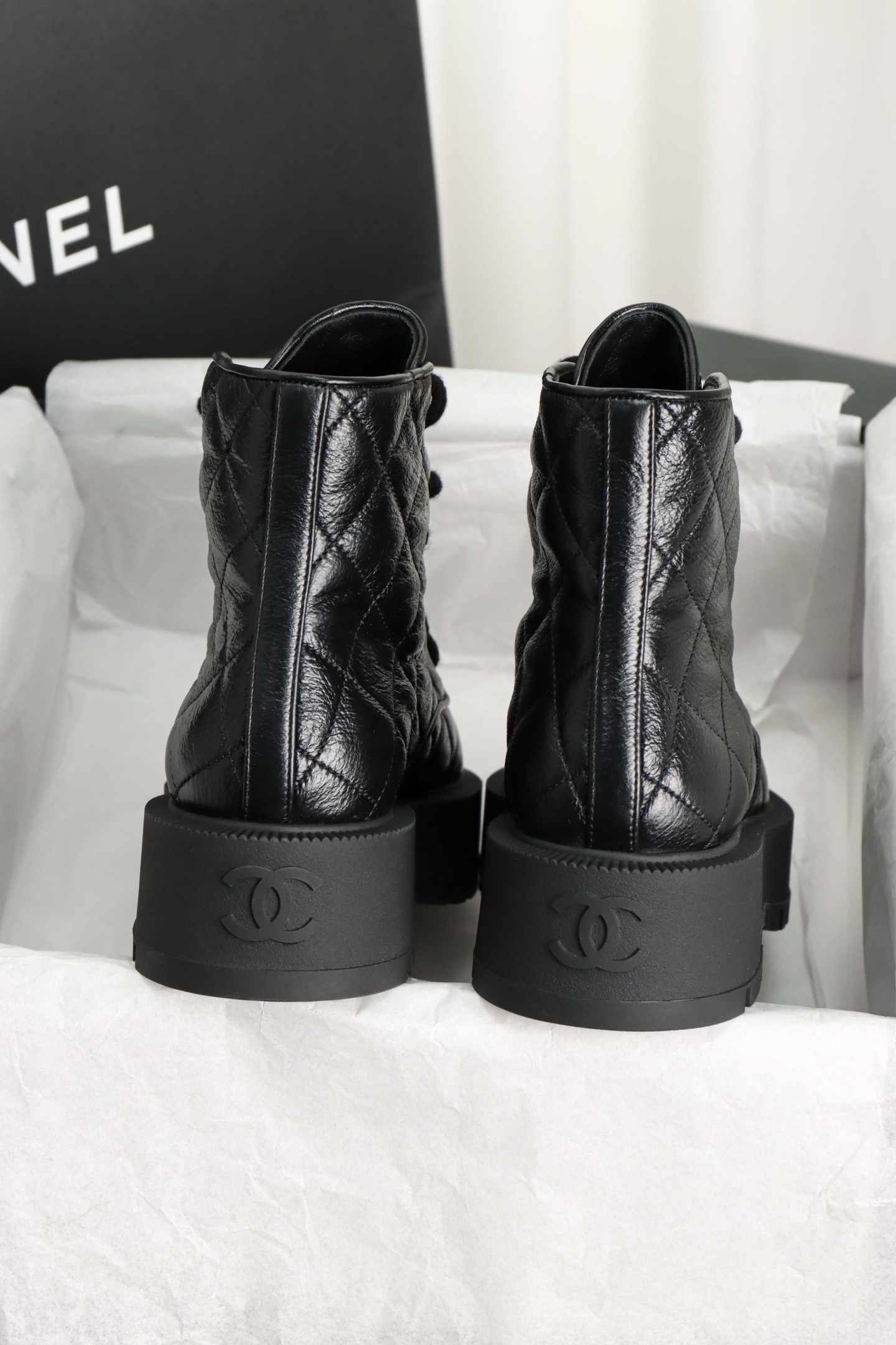 Ботинки женские Chanel чёрного цвета