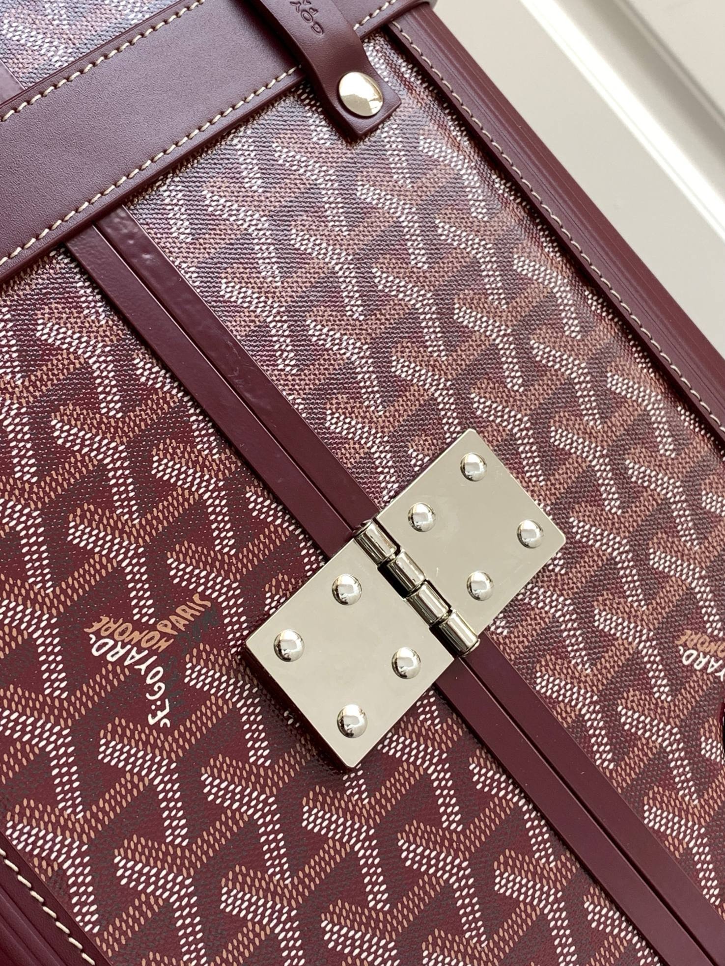 Чемодан Goyard Bourget PM бордового цвета
