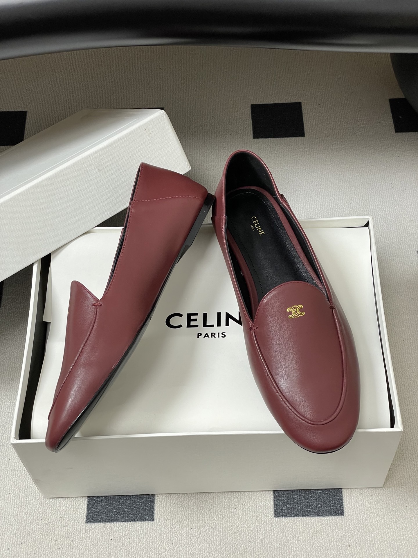 Лоферы женские в стиле Celine бордового цвета