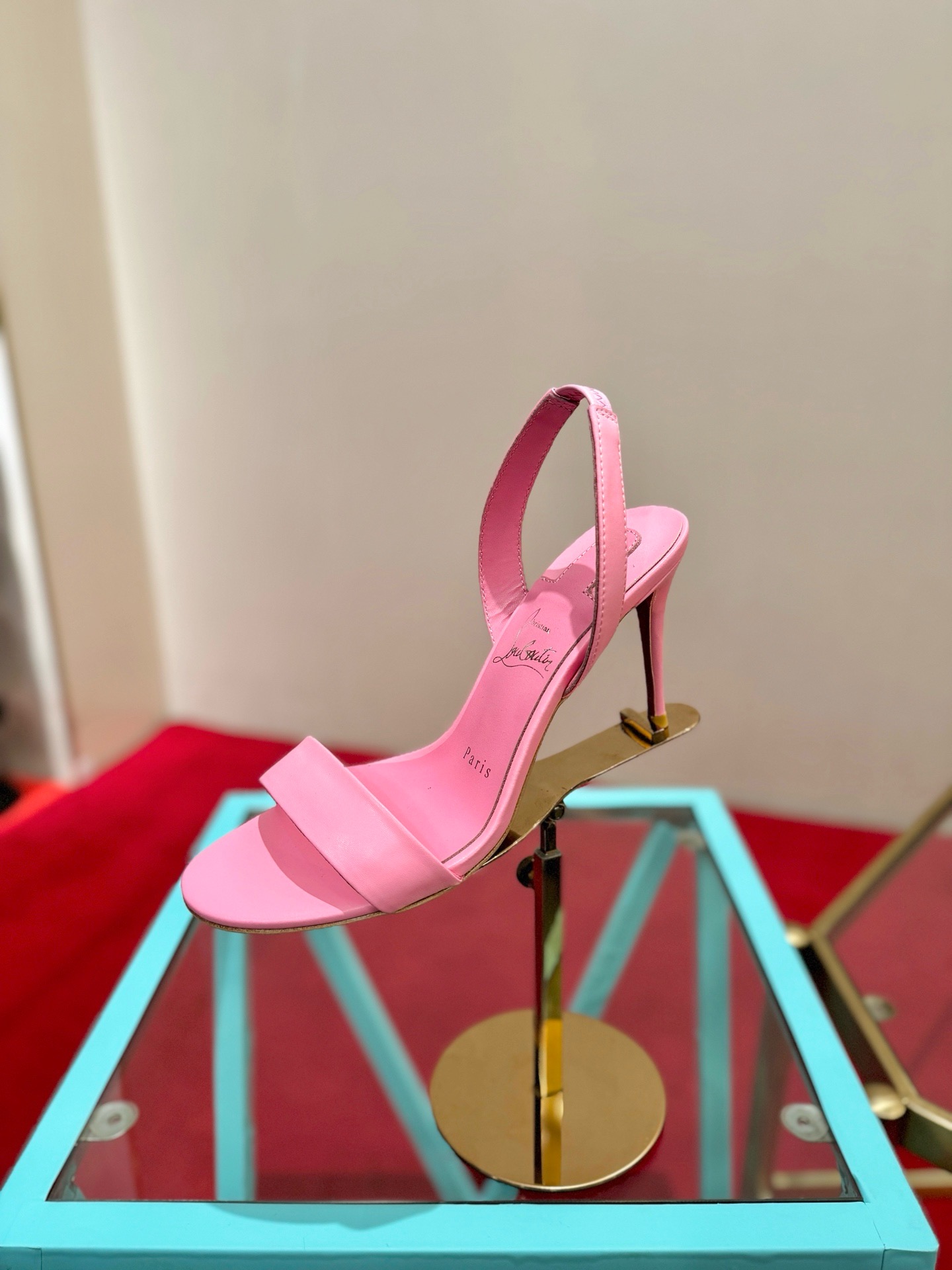 Босоножки женские в стиле Christian Louboutin So Kate розового цвета