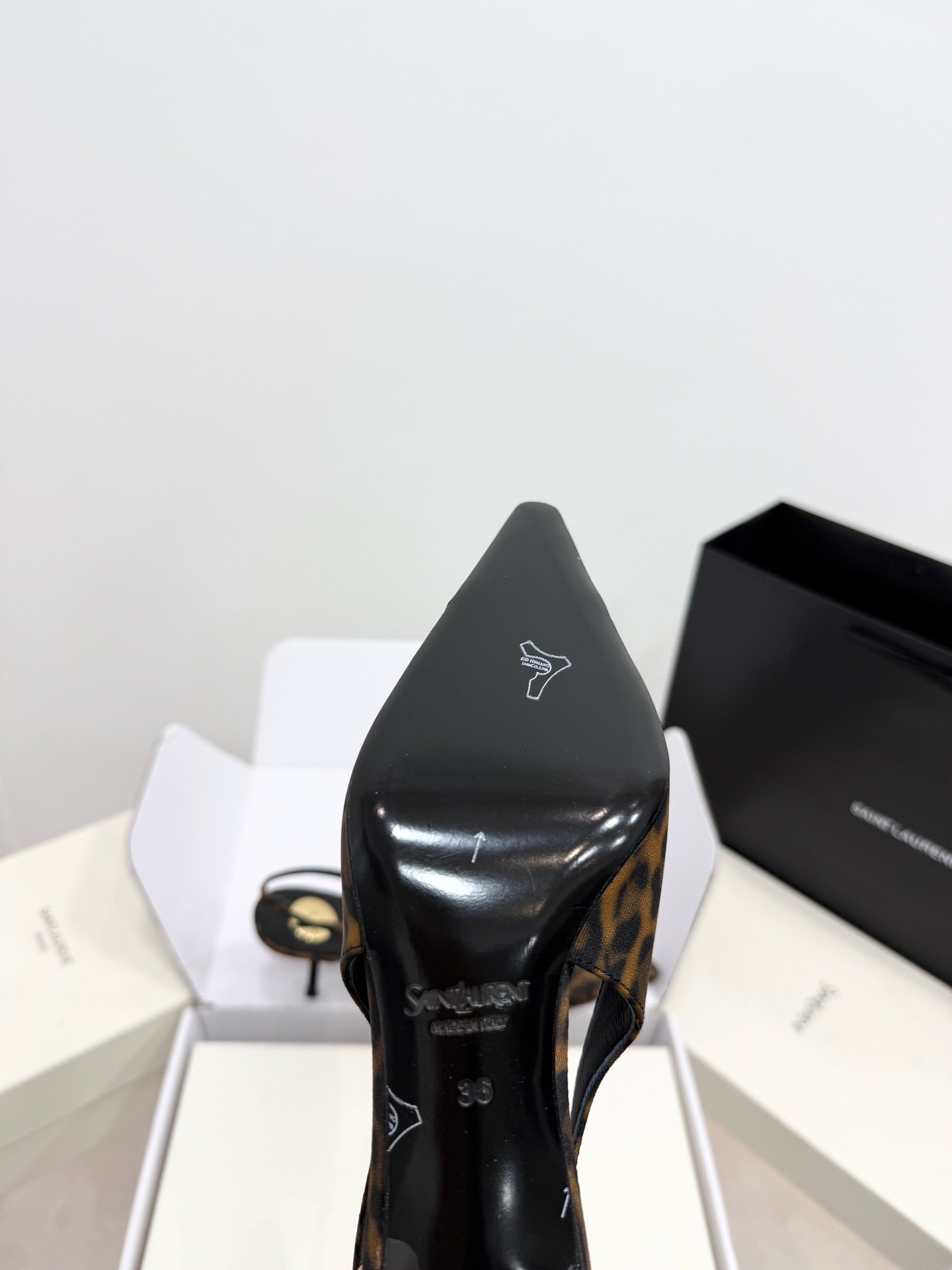Слингбэки женские Saint Laurent Jeanne леопардового цвета
