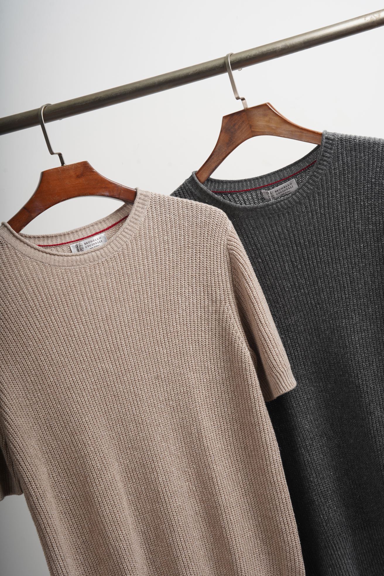 Футболка мужская в стиле Brunello Cucinelli из льна и хлопка бежевого цвета 