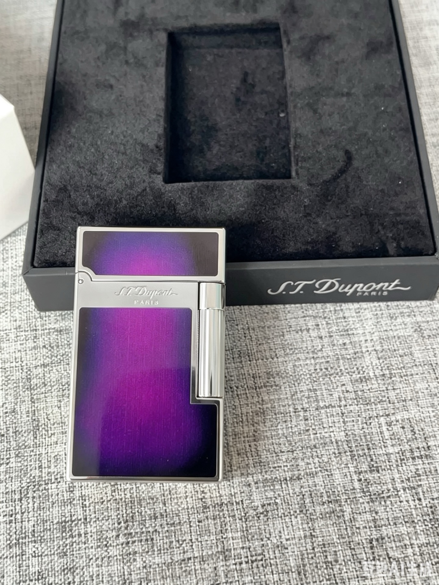 Зажигалка S.T. Dupont (фиолетового цвета)