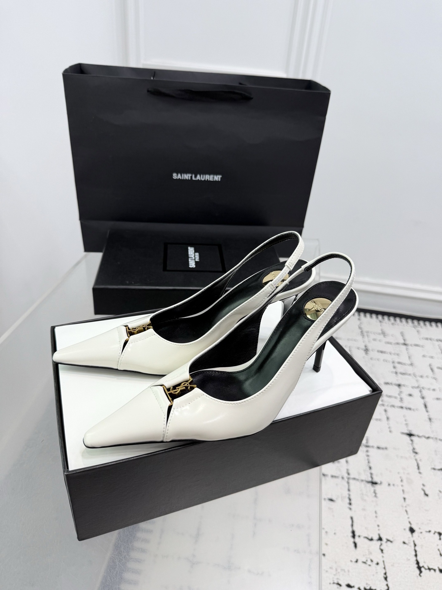 Туфли женские в стиле Saint Laurent Opyum белого цвета