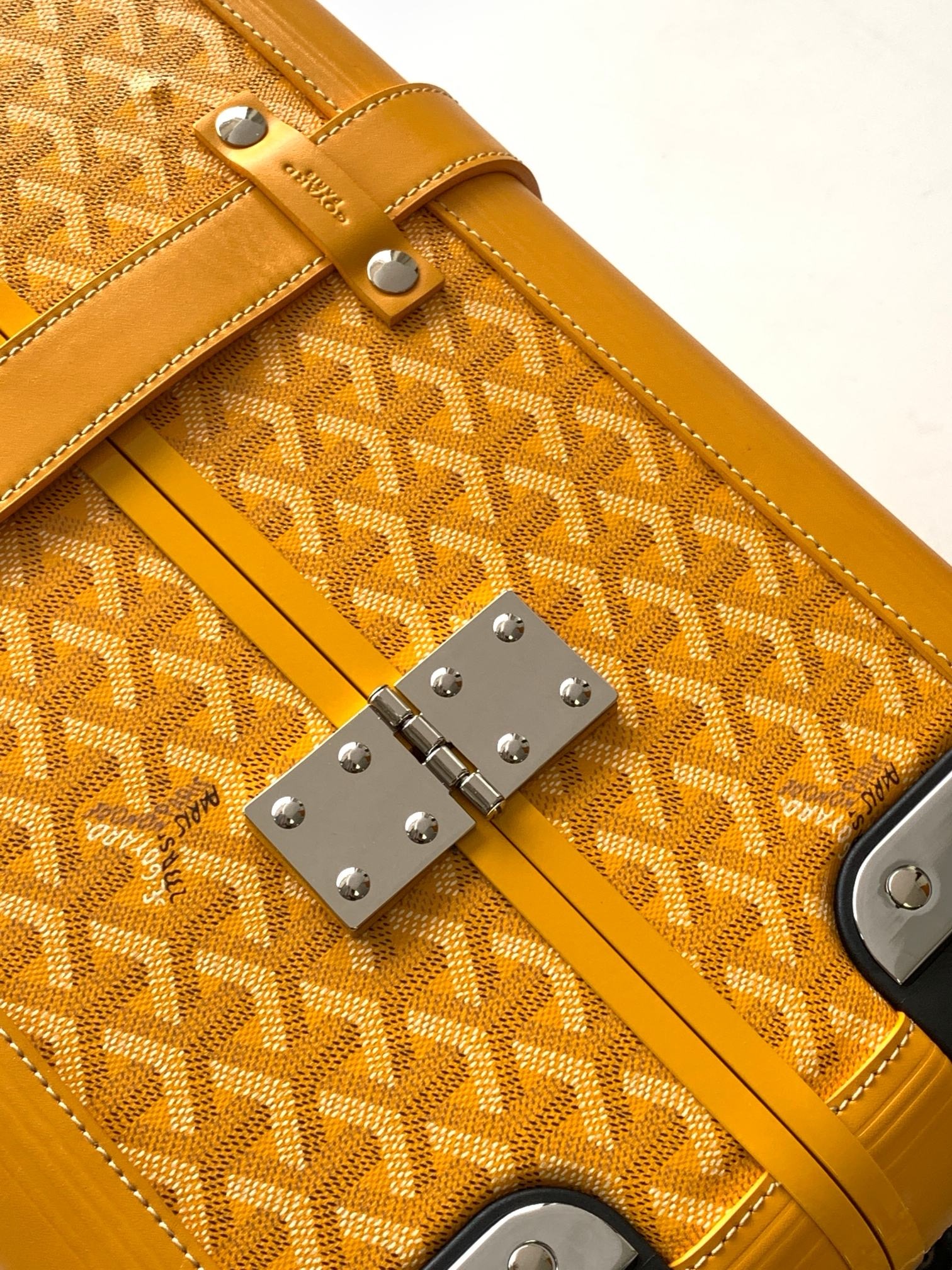 Чемодан Goyard Bourget PM жёлтого цвета