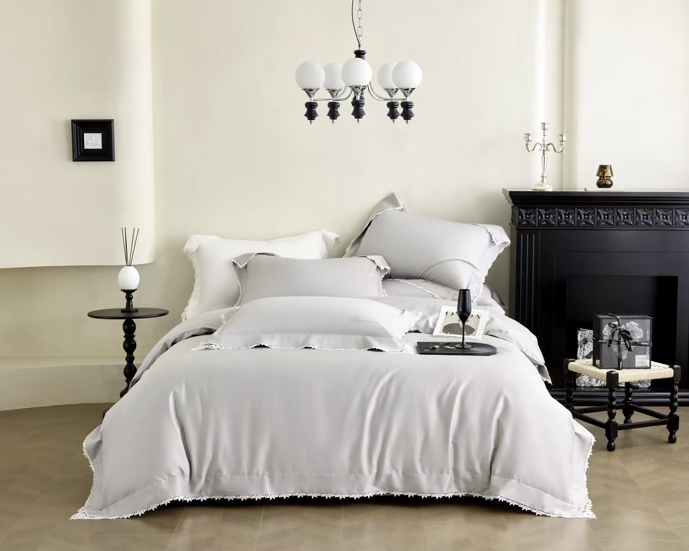 Комплект постельного белья в стиле Blumarine с кружевной отделкой из сатина люкс 100% хлопок (Евро)