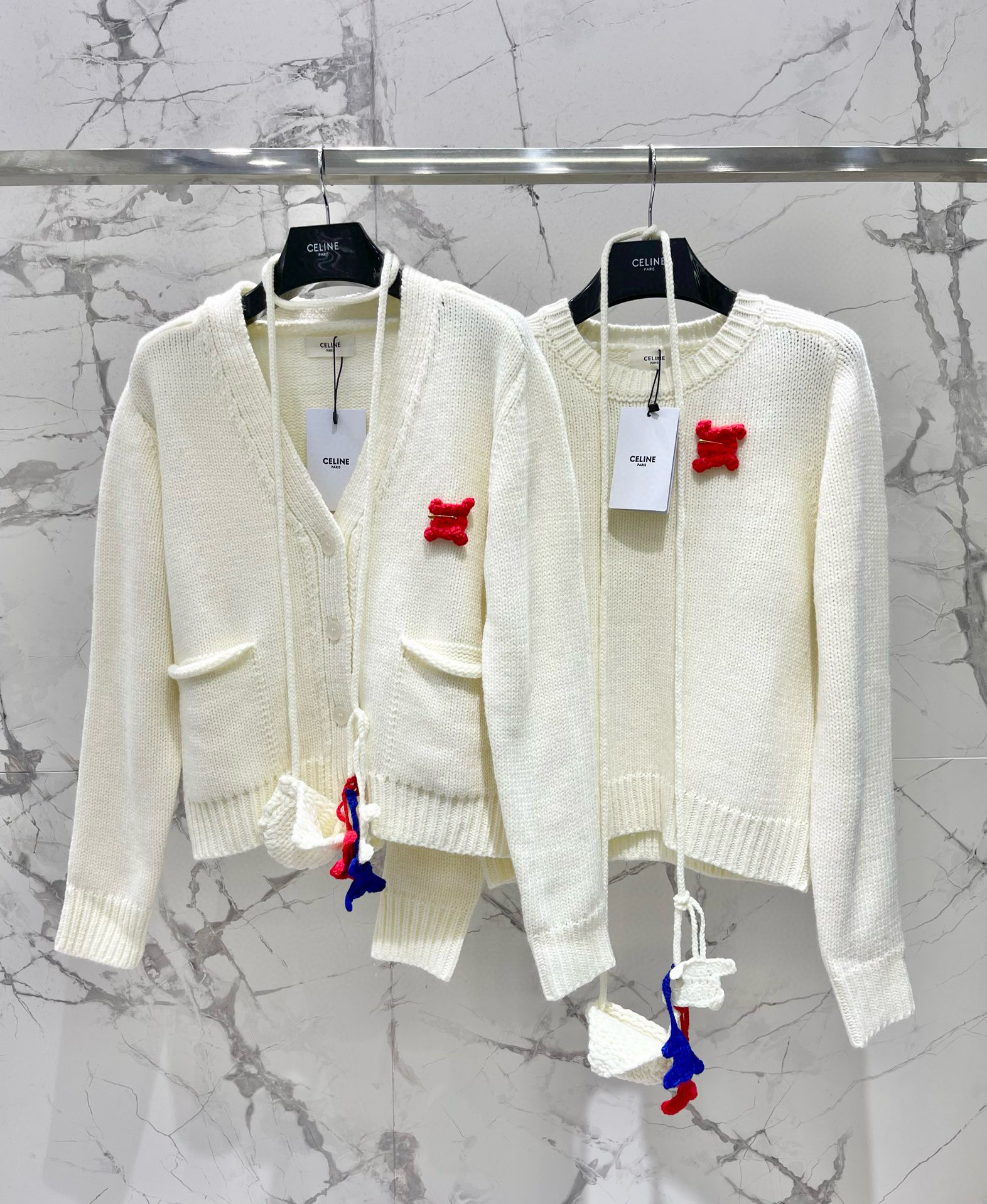 Свитер женский в стиле Celine с фирменной вязкой и акцентной вышивкой