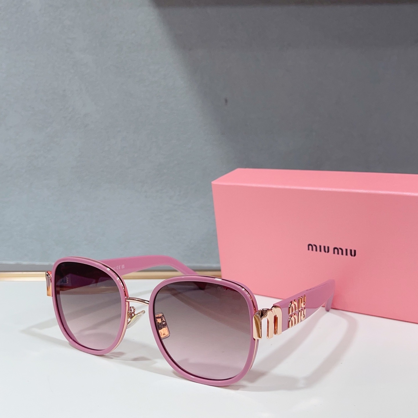 Очки солнцезащитные женские в стиле Miu Miu