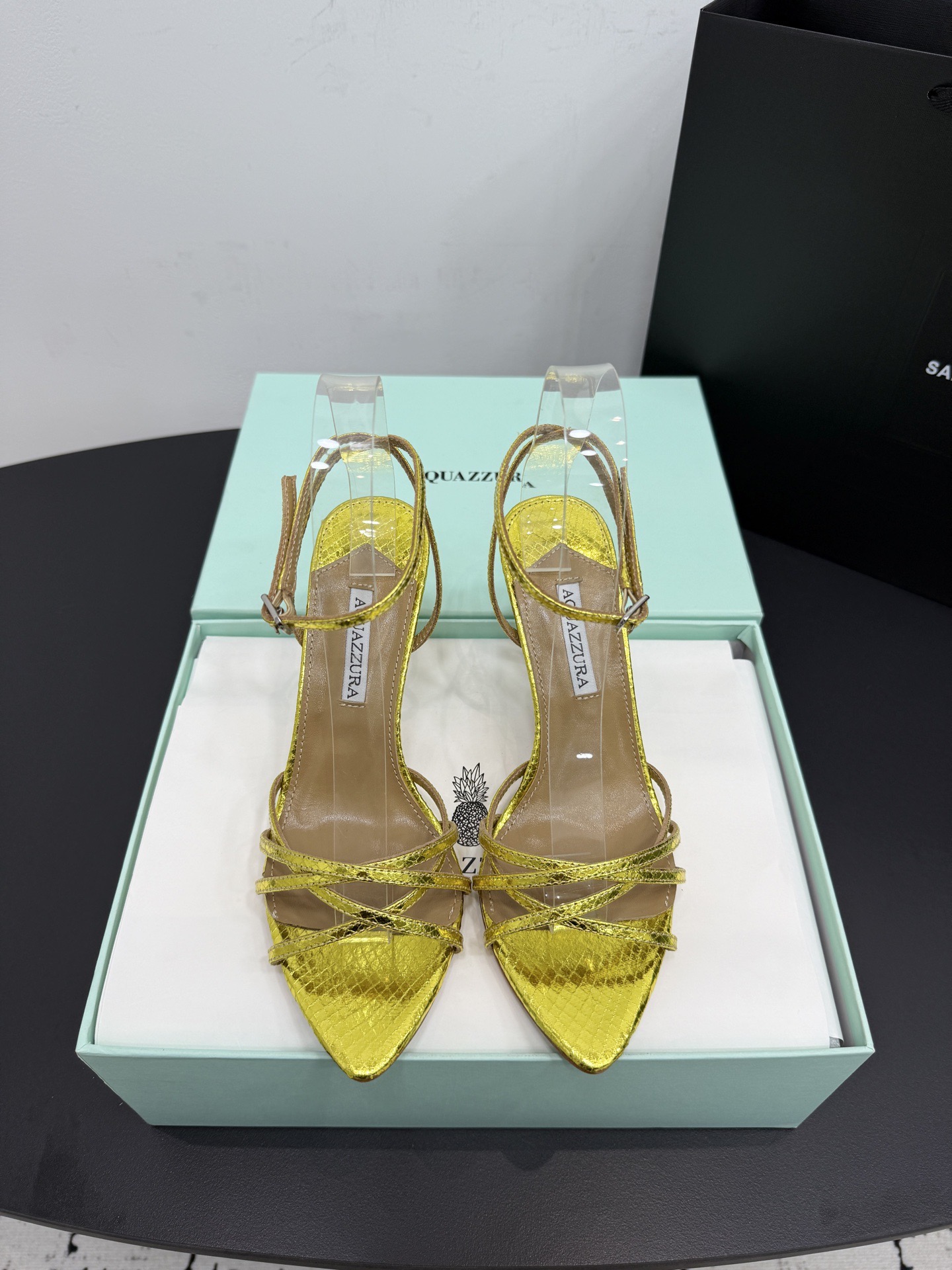 Босоножки женские Aquazzura золотистого цвета