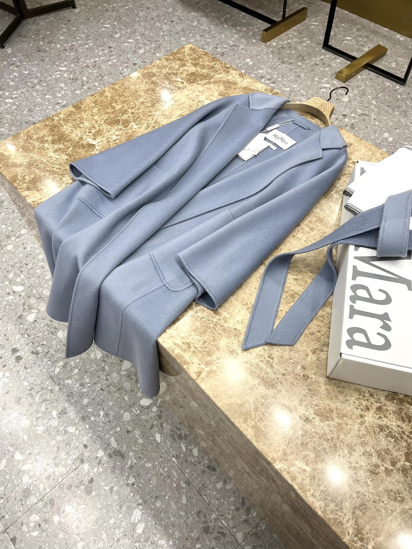 Пальто женское в стиле Max Mara Ludmilla Labbro \ голубого цвета