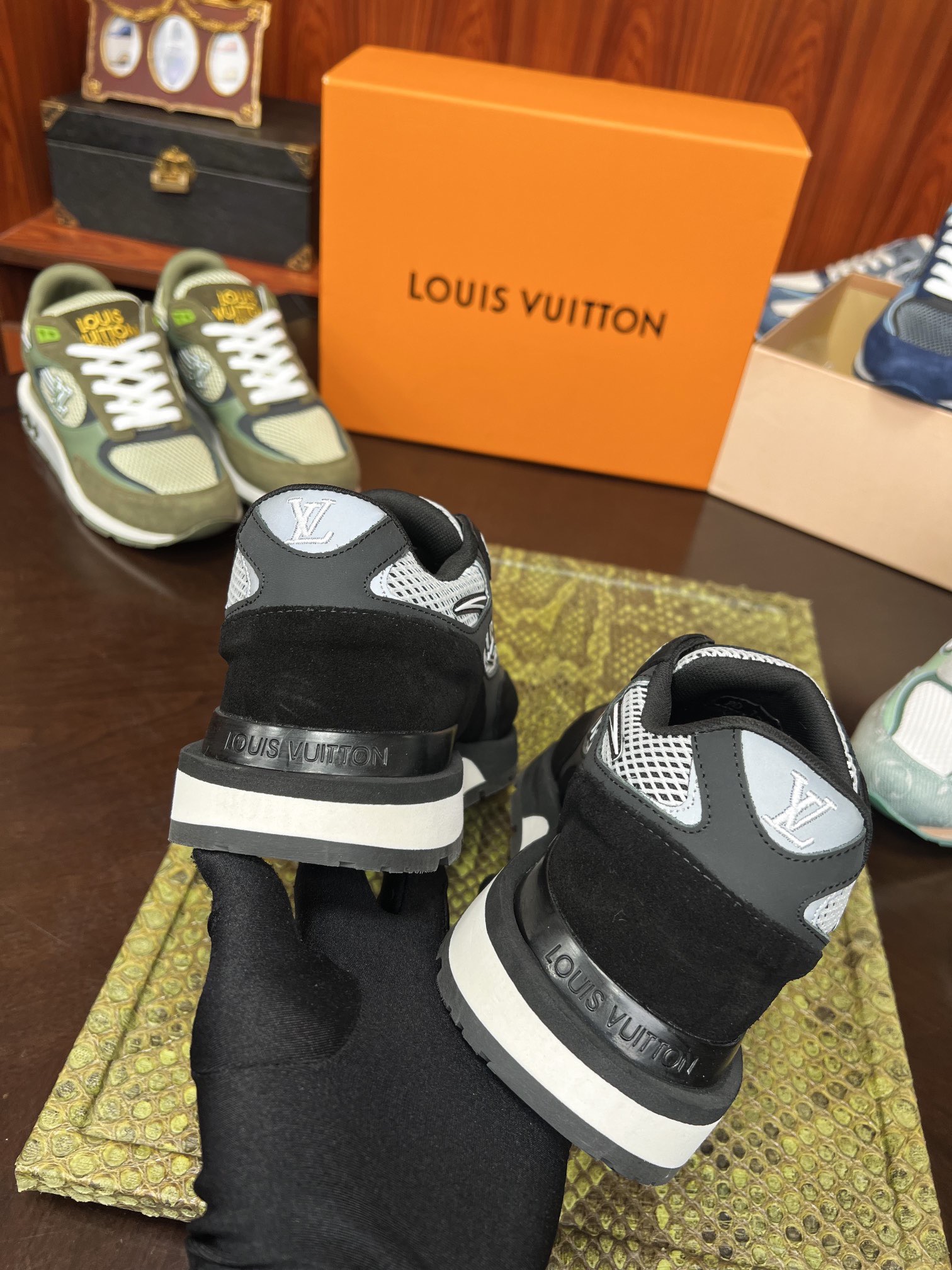 Кроссовки мужские Louis Vuitton Trainer чёрного цвета