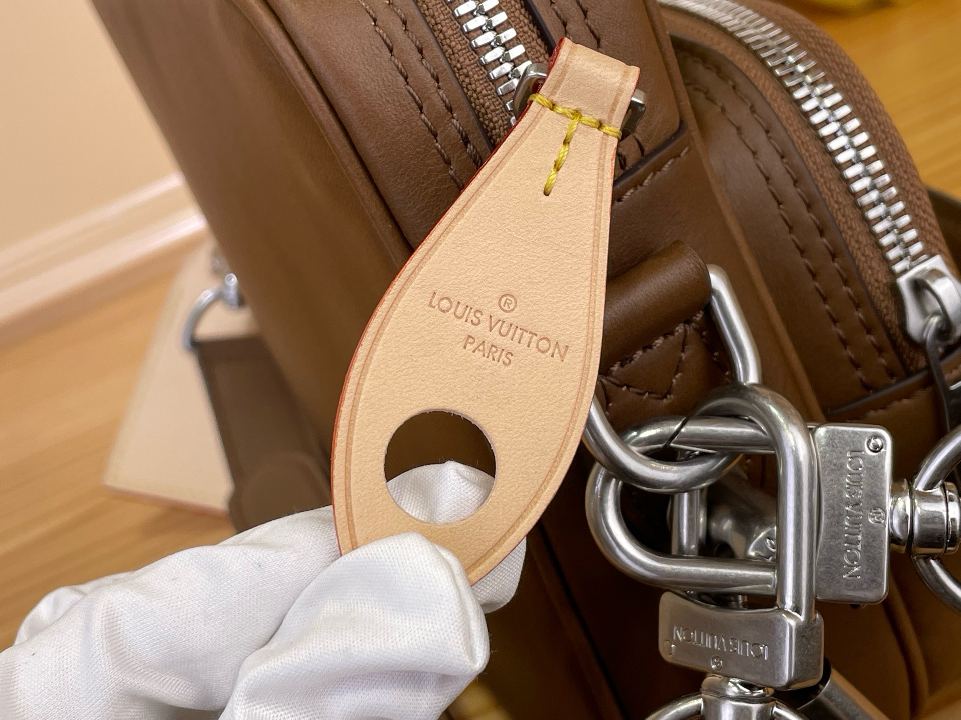Сумка мужская Louis Vuitton Nil  коричневого цвета