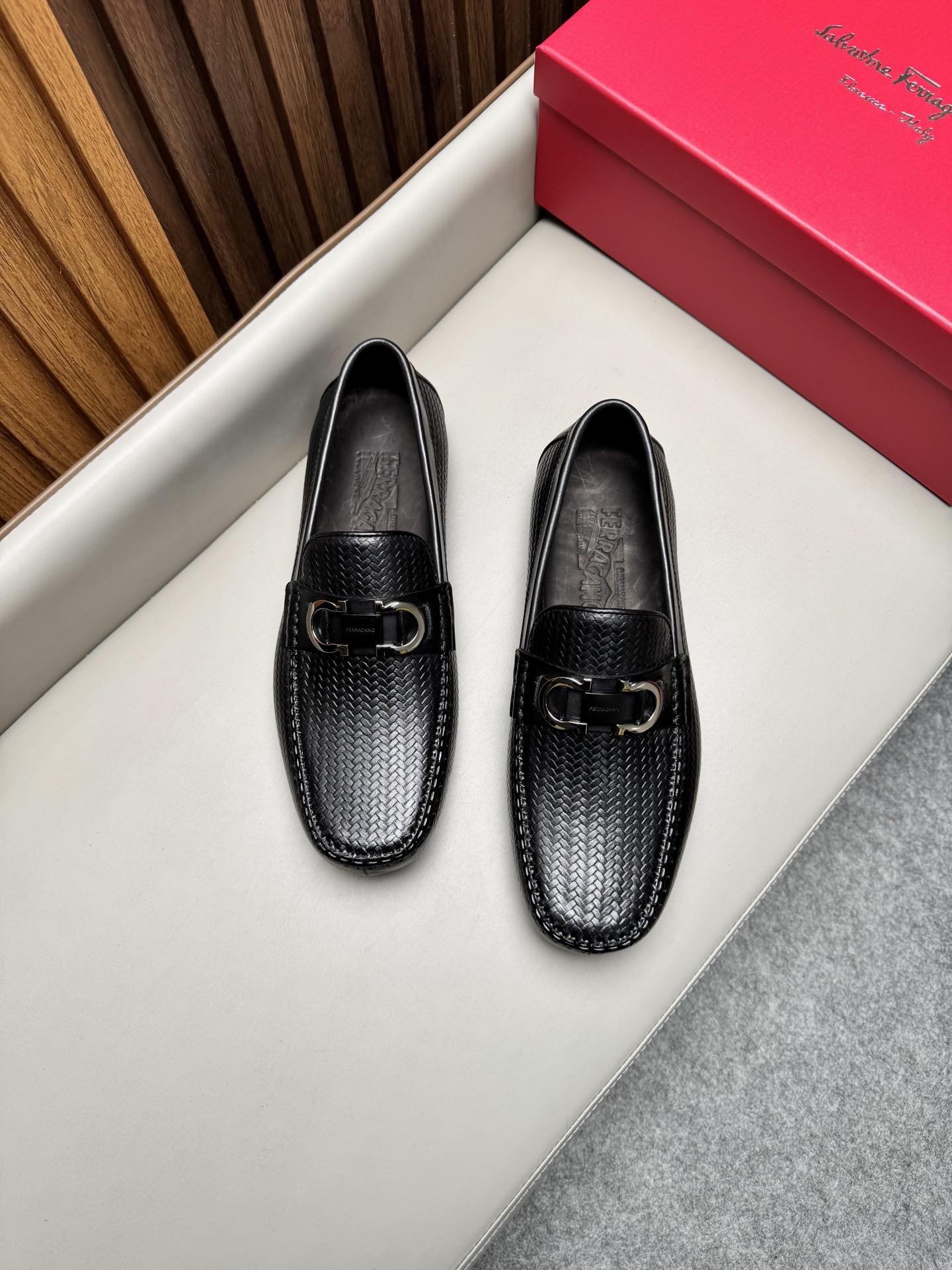 Лоферы мужские в стиле Ferragamo чёрного цвета