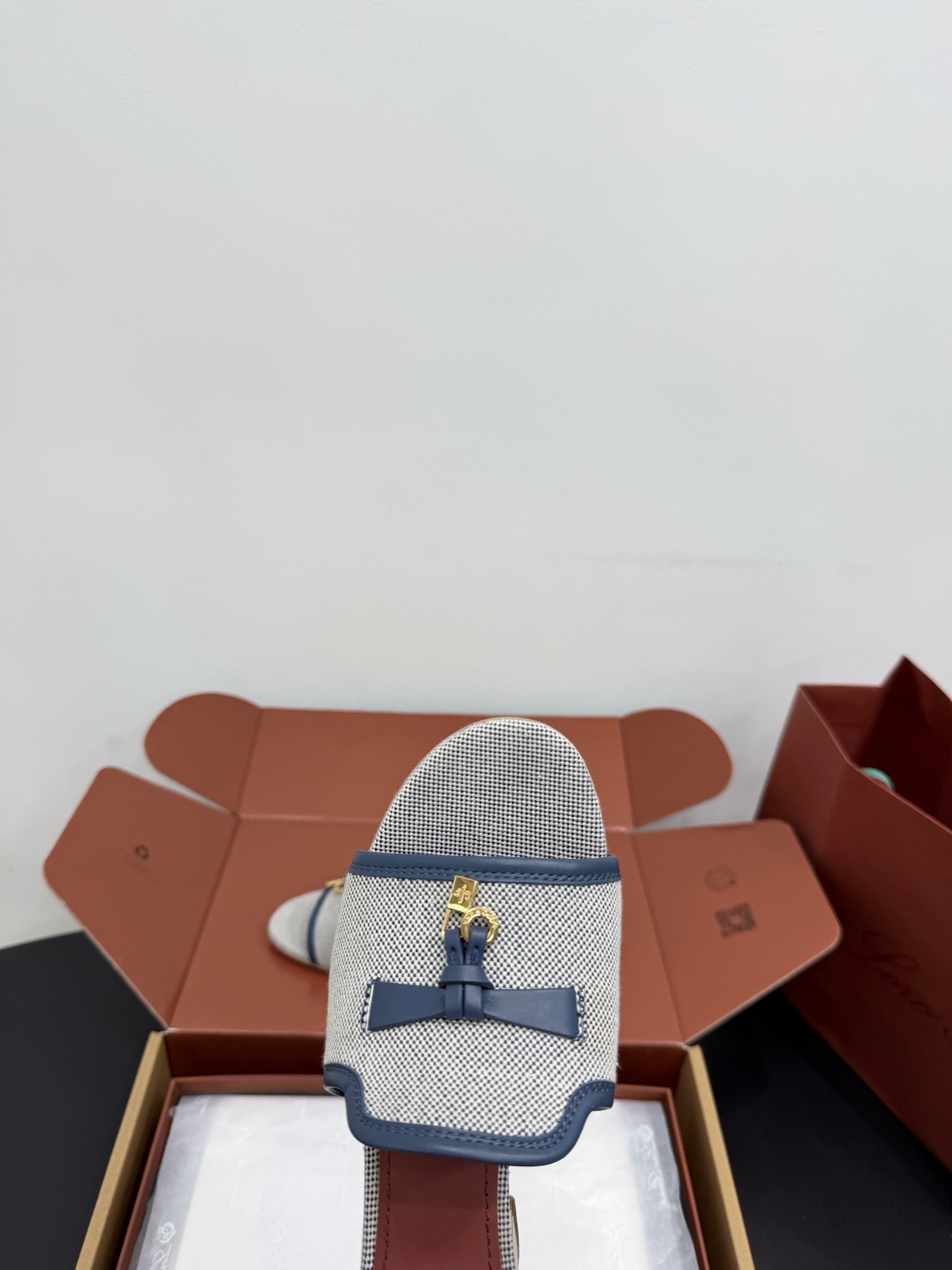Мюли женские в стиле Loro Piana My Charms серого цвета