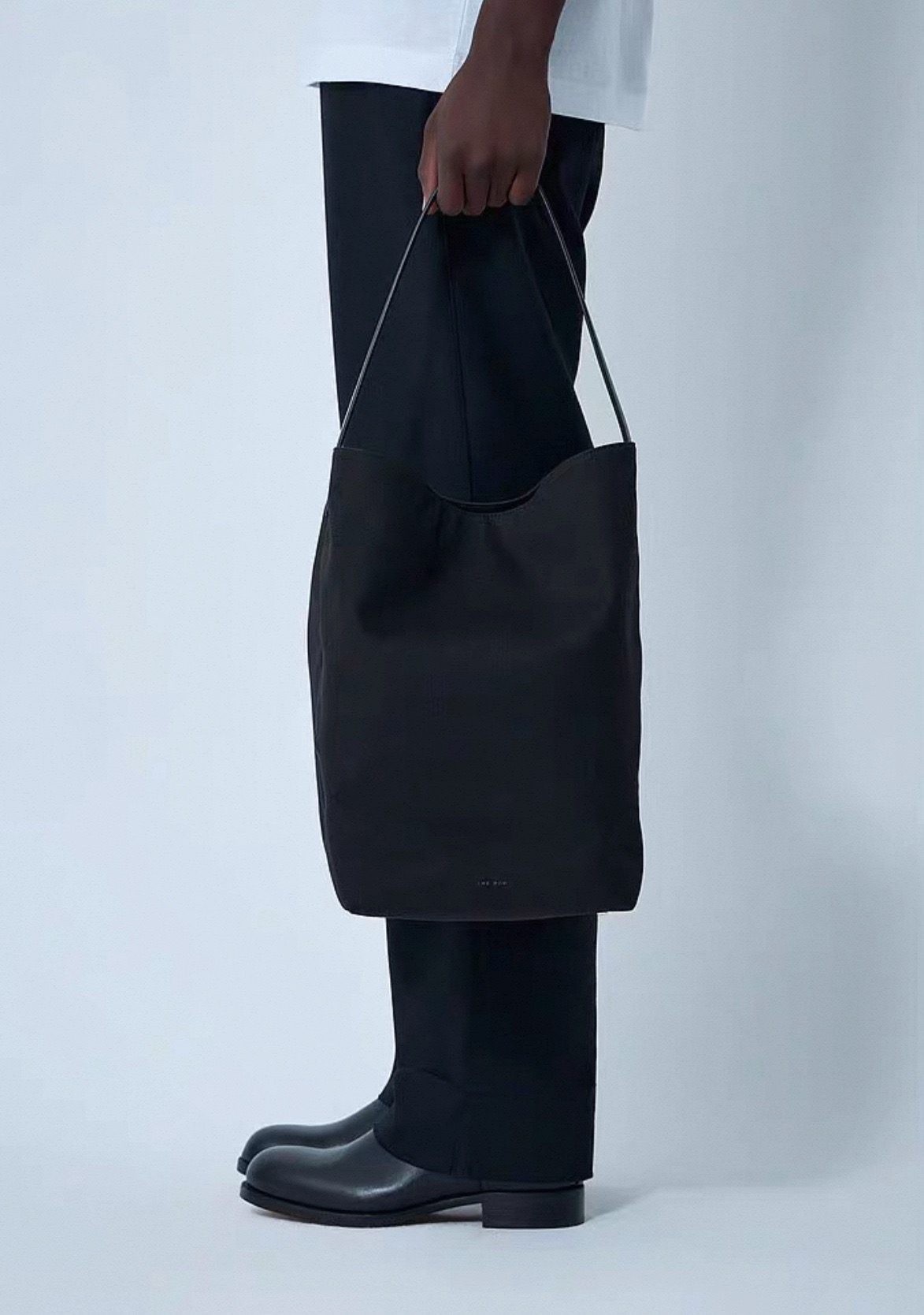 Сумка женская в стиле The Row Bucket из текстиля и натуральной кожи черного цвета