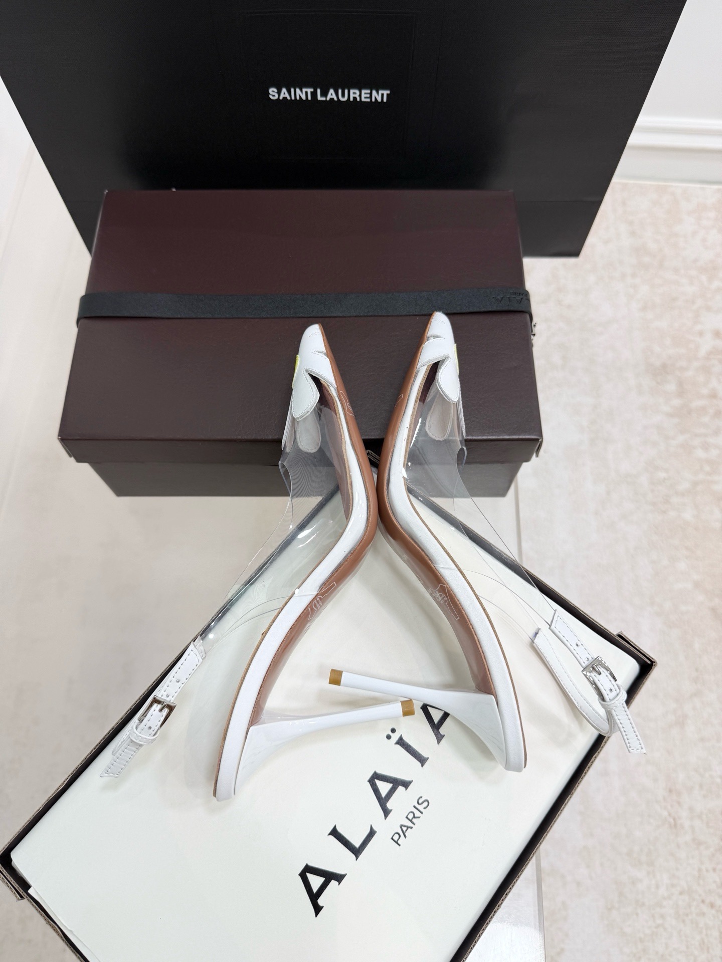 Туфли женские Alaïa белого цвета