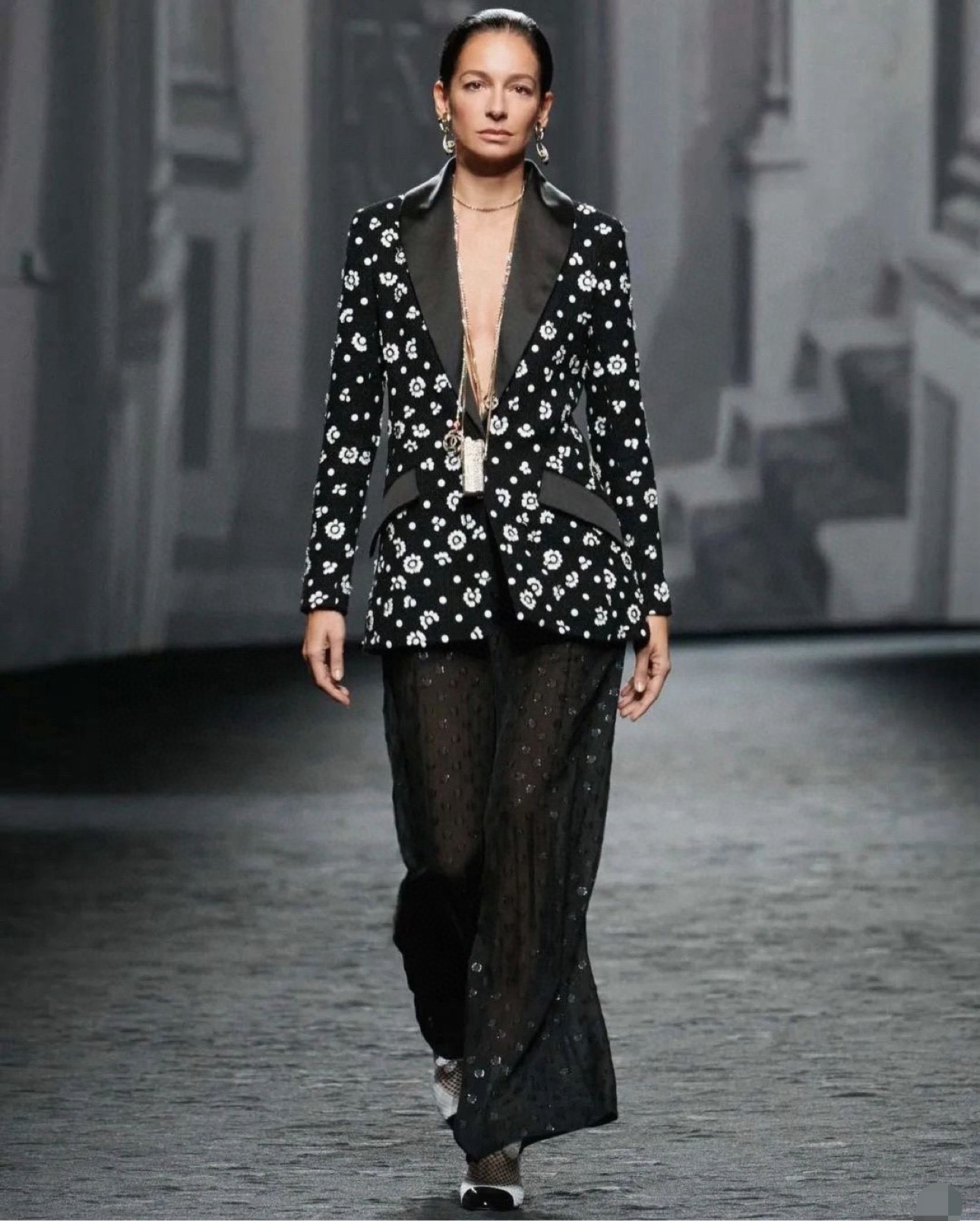 Жакет женский в стиле Chanel из фактурного твида с объёмным цветочным узором