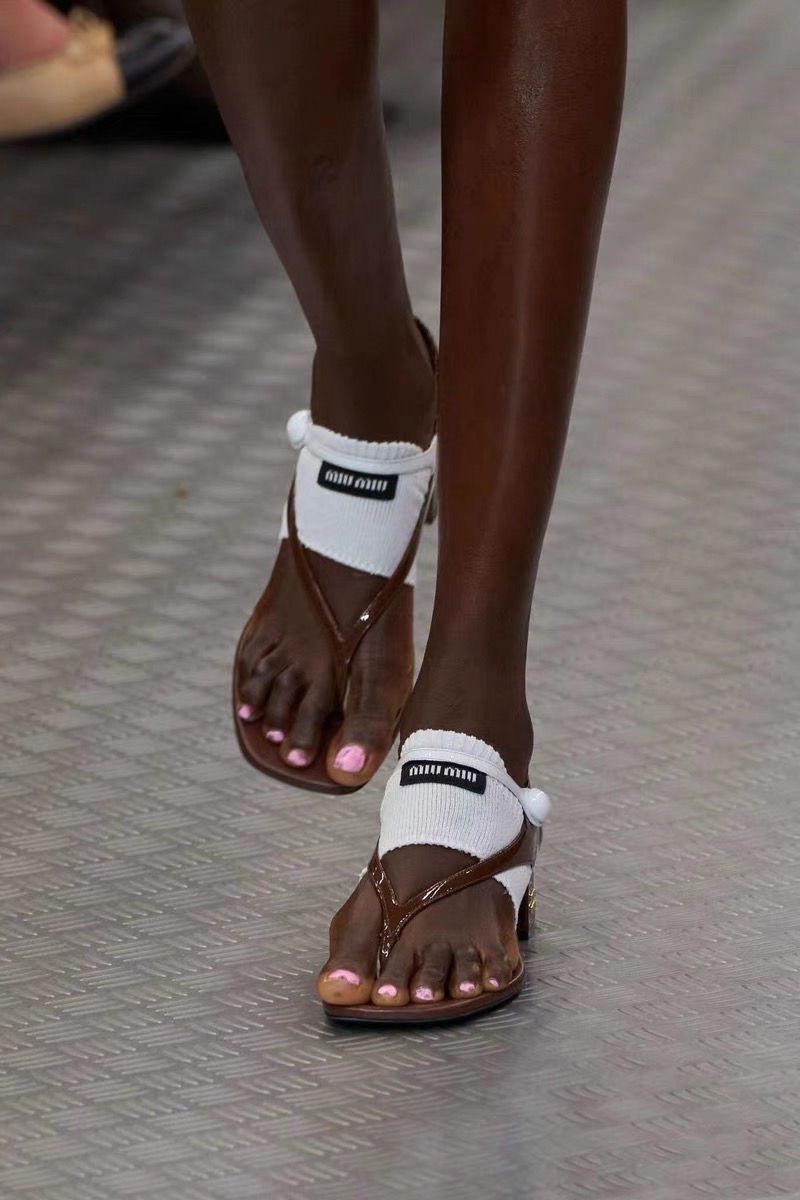 Носки женские в стиле Miu Miu укороченные с вышивкой (1 пара)