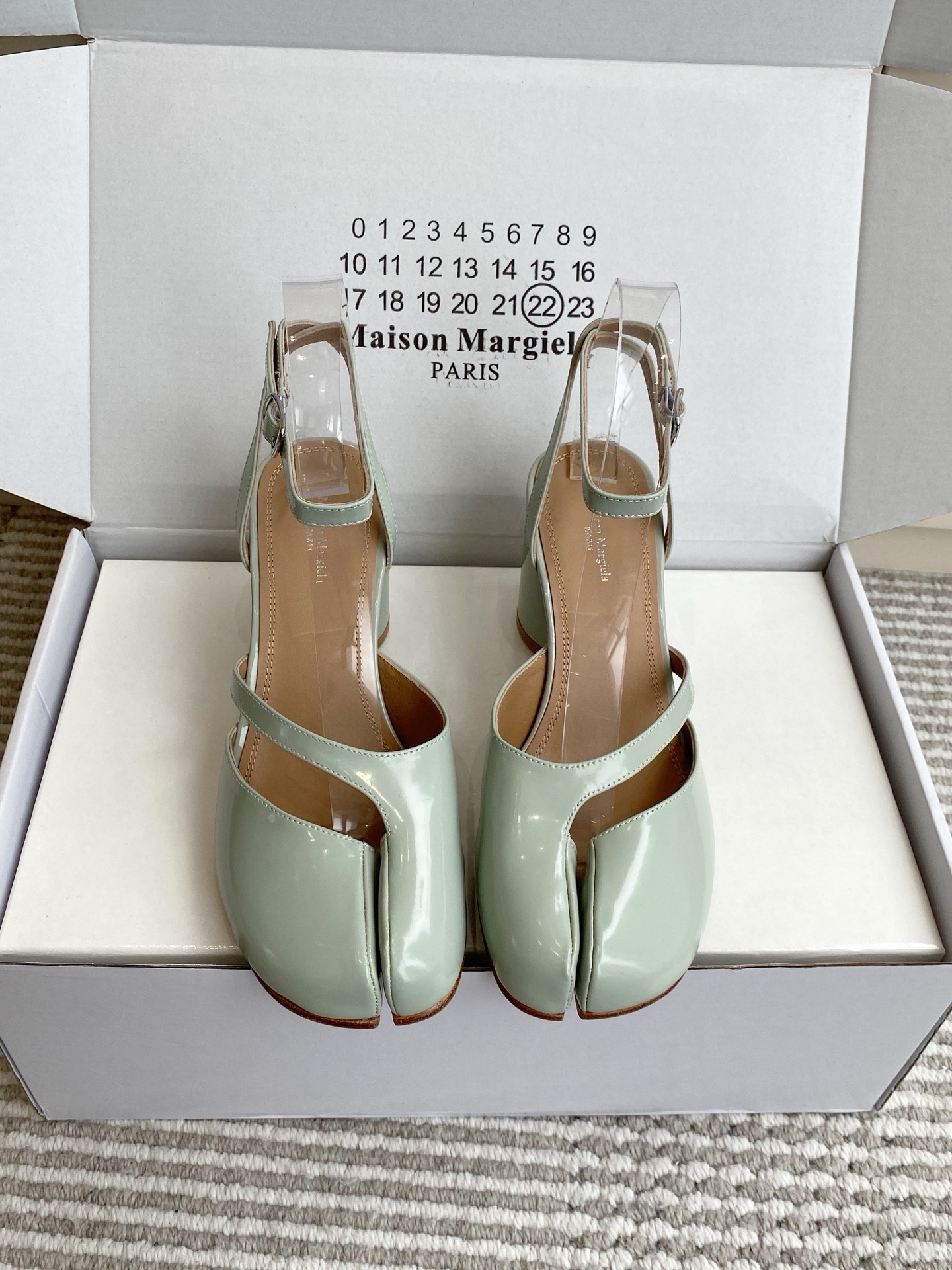 Туфли женские Maison Margiela Tabi Décolleté мятного цвета