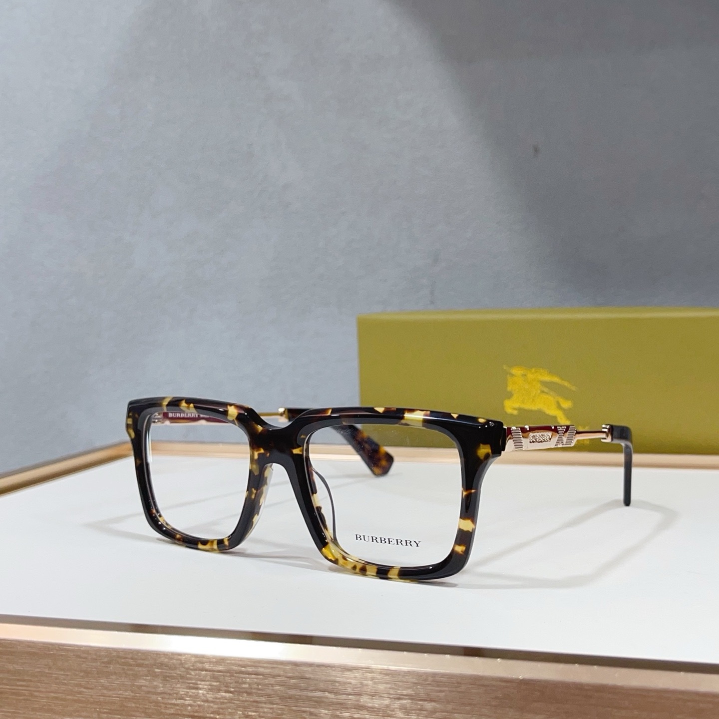 Оправа в стиле Burberry BE2429U