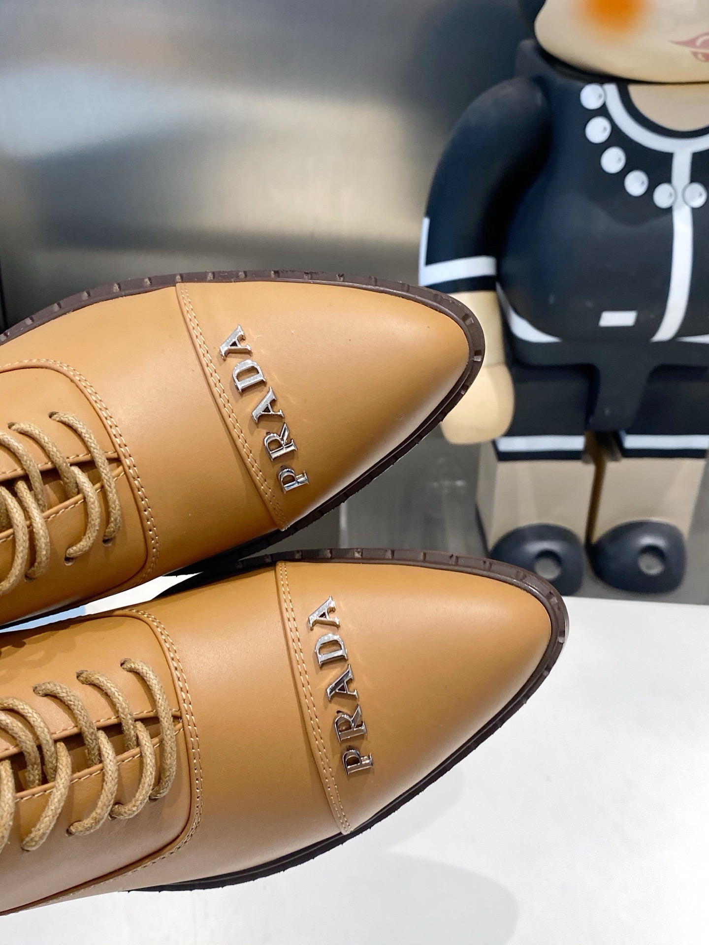 Ботинки женские Prada бежевого цвета